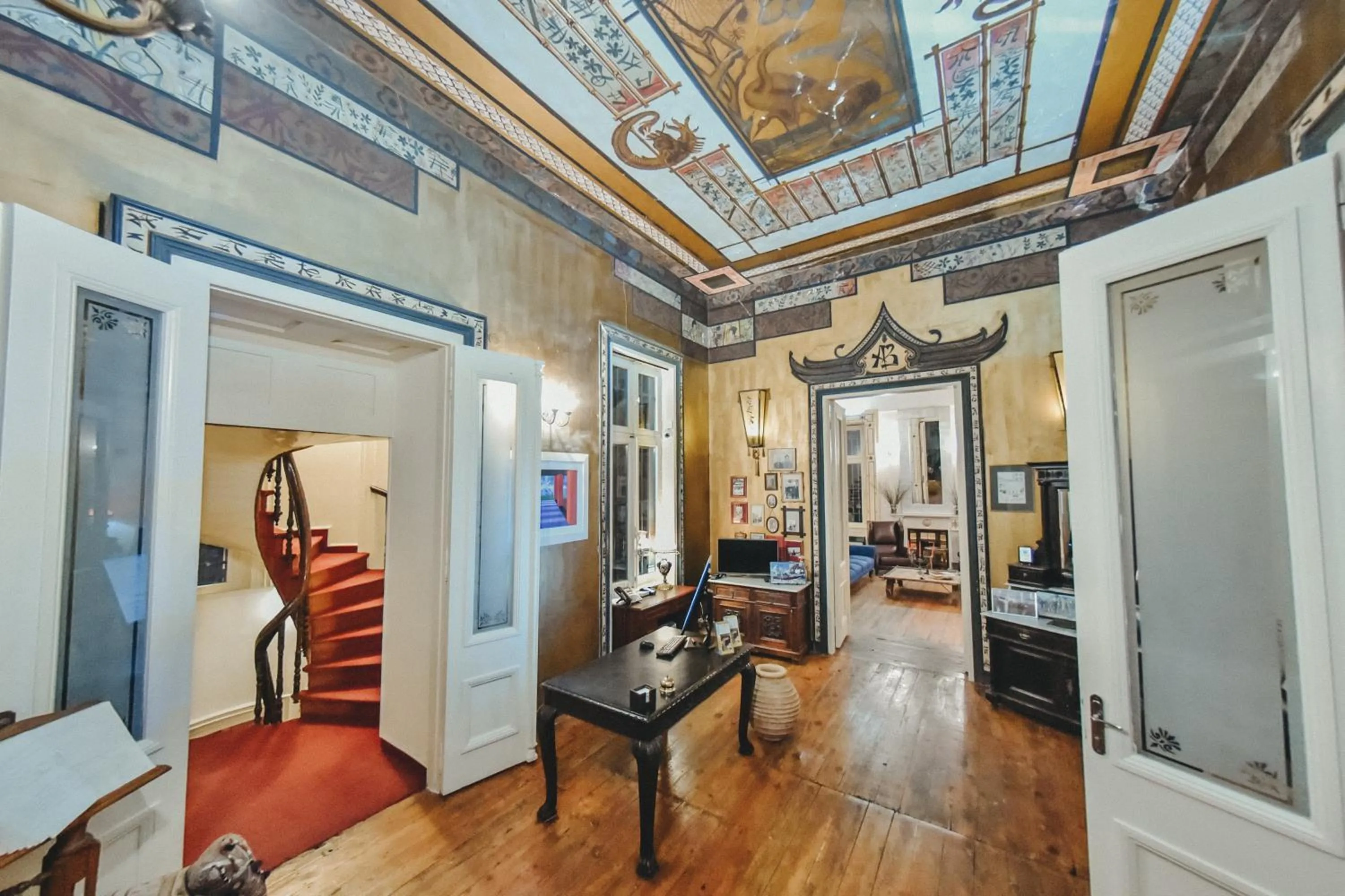 Living room in Loriet Hotel