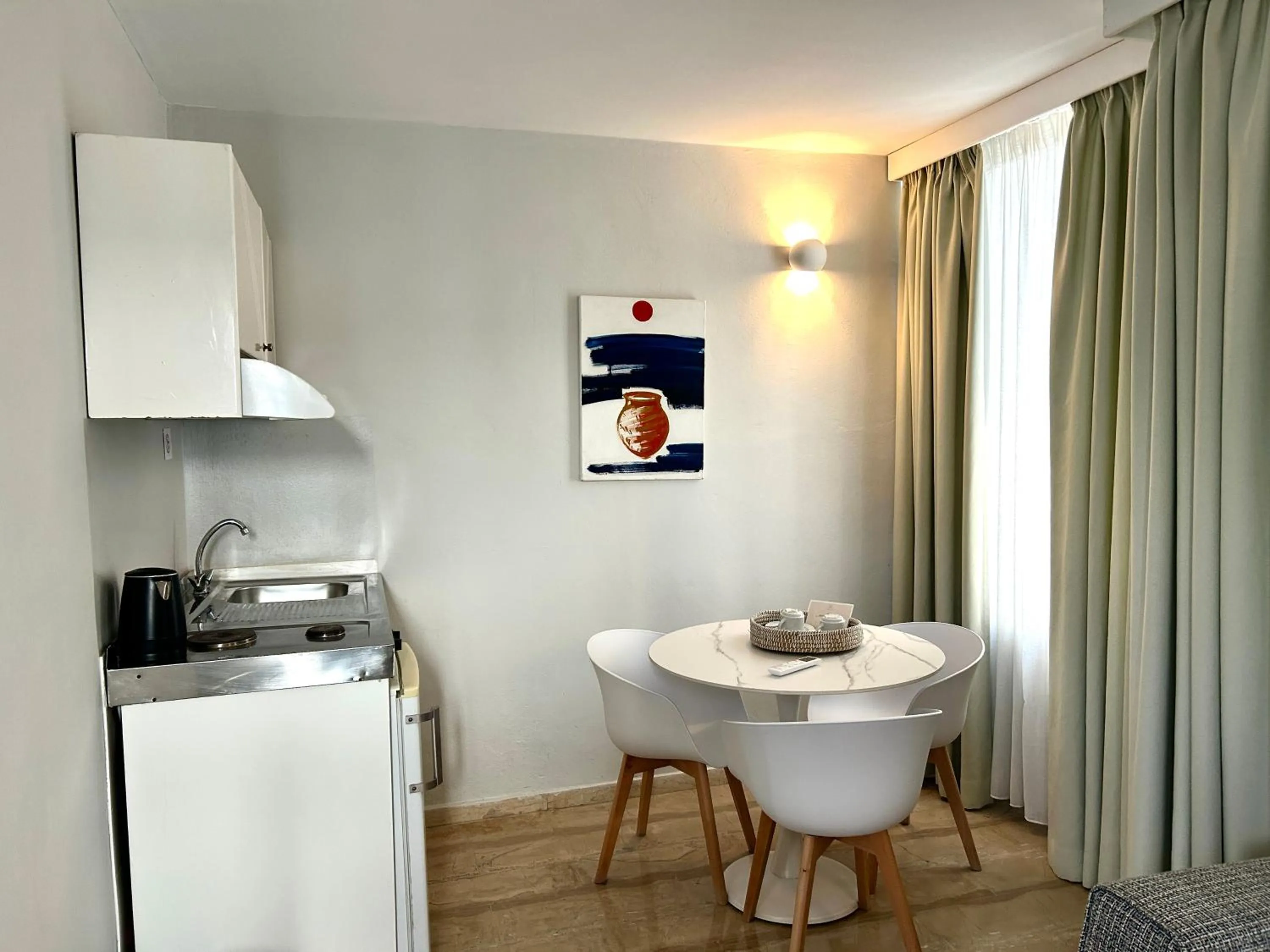 Kitchen or kitchenette in Loriet Hotel