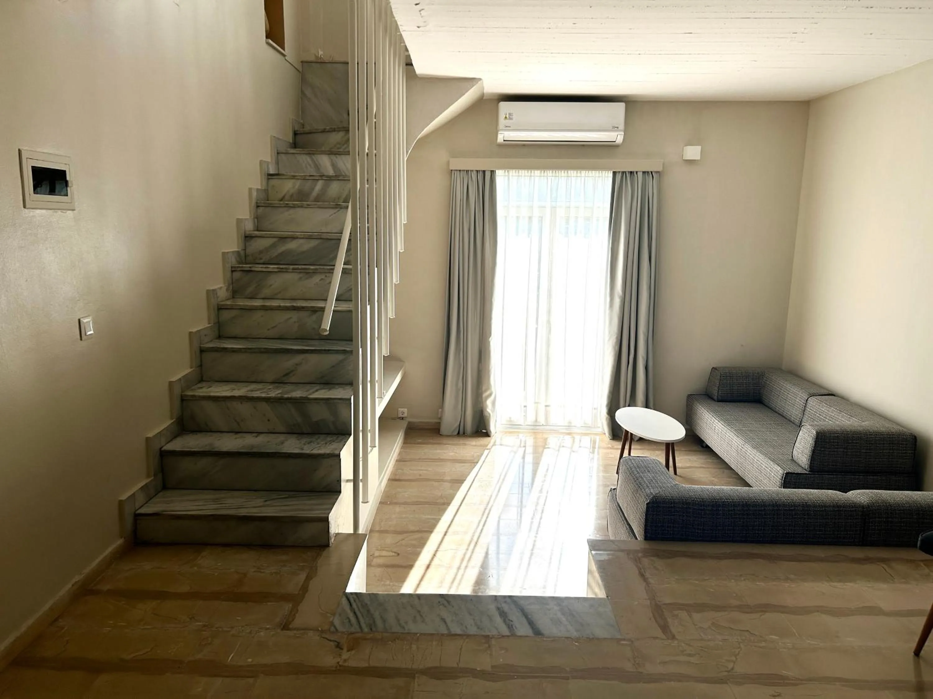 Living room in Loriet Hotel