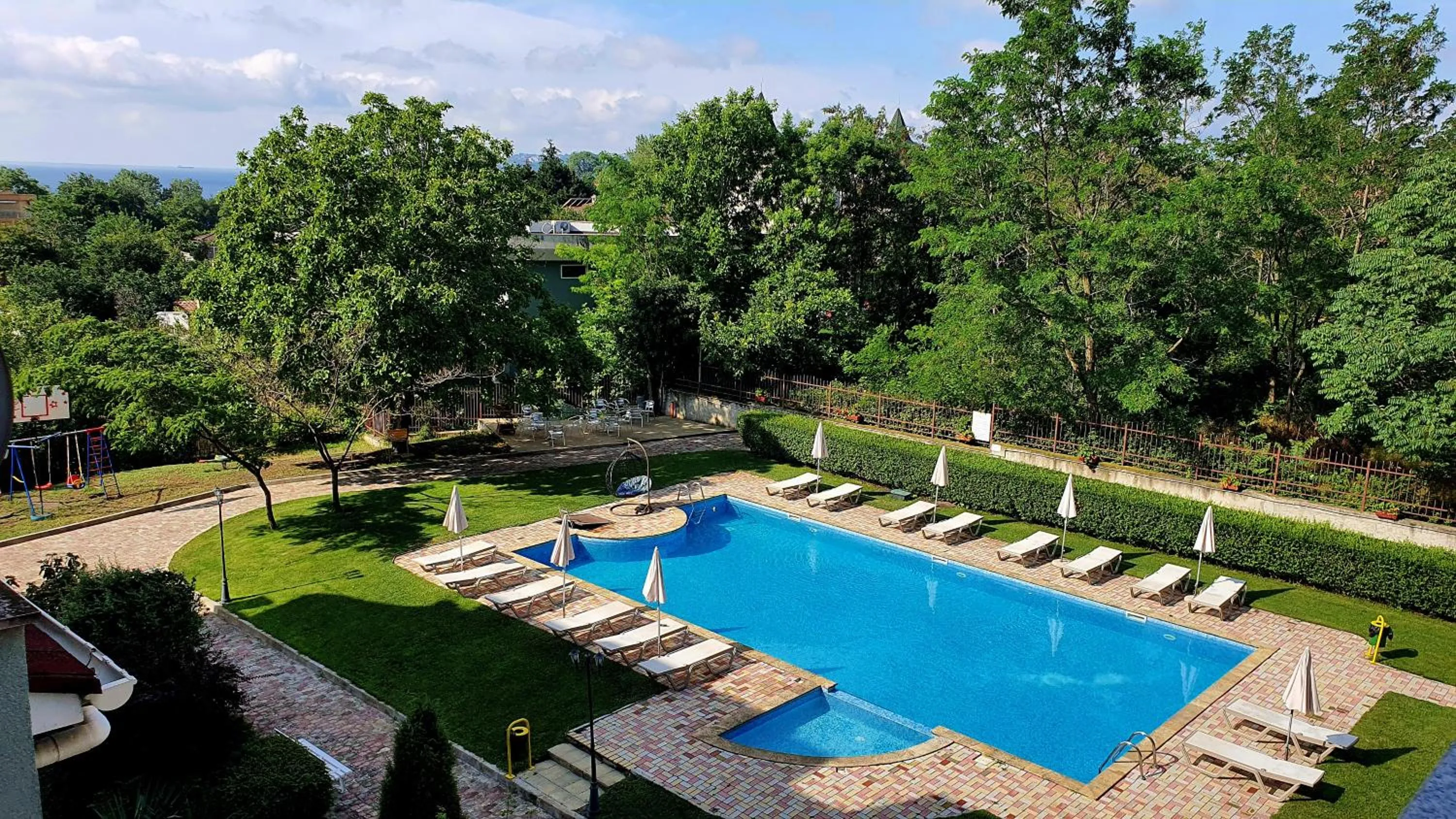 Swimming pool in Sea Park Homes Neshkov