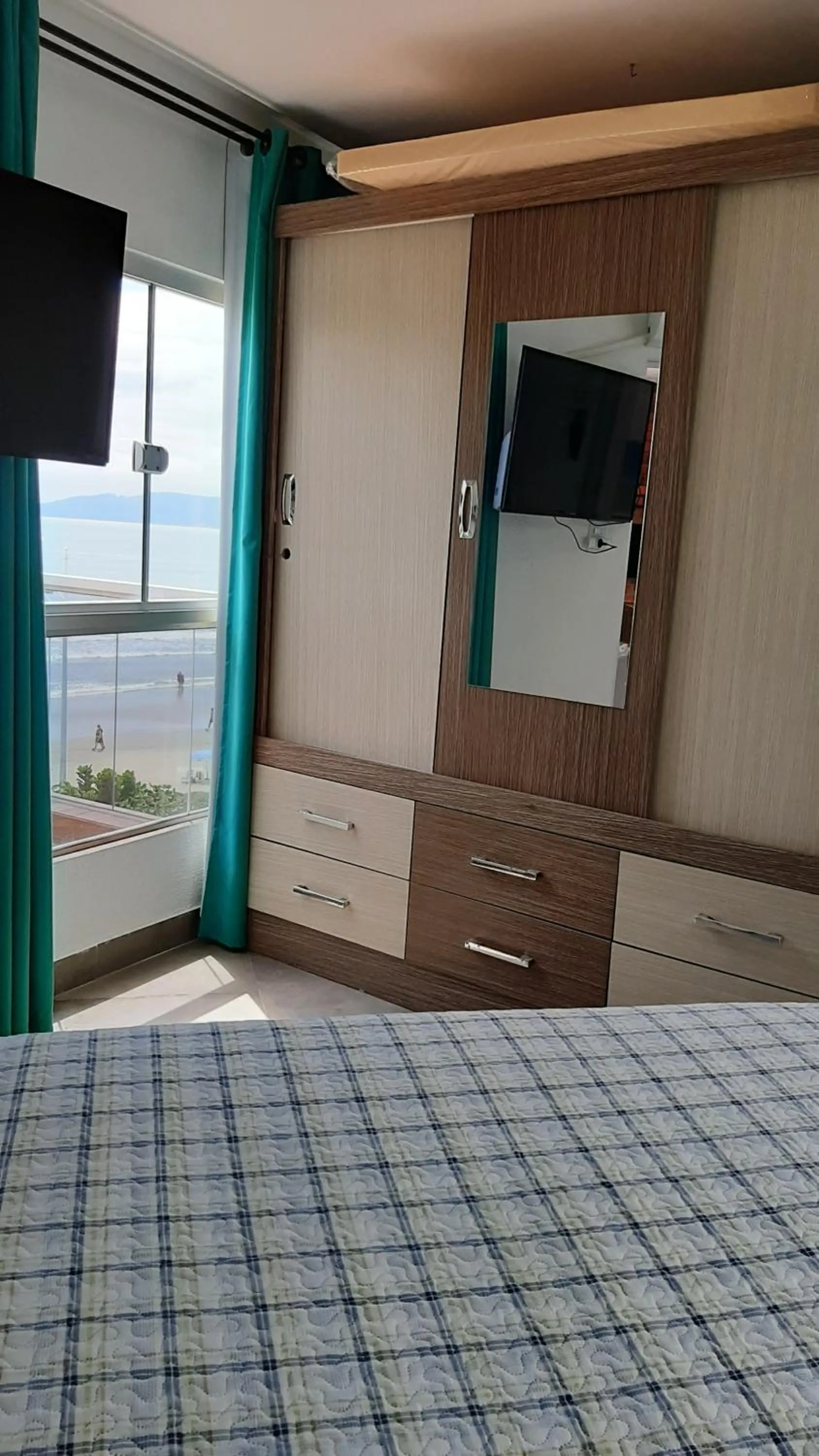 Natural landscape, Bed in Itapema-Meia Praia- 3 quartos - Frente Mar!