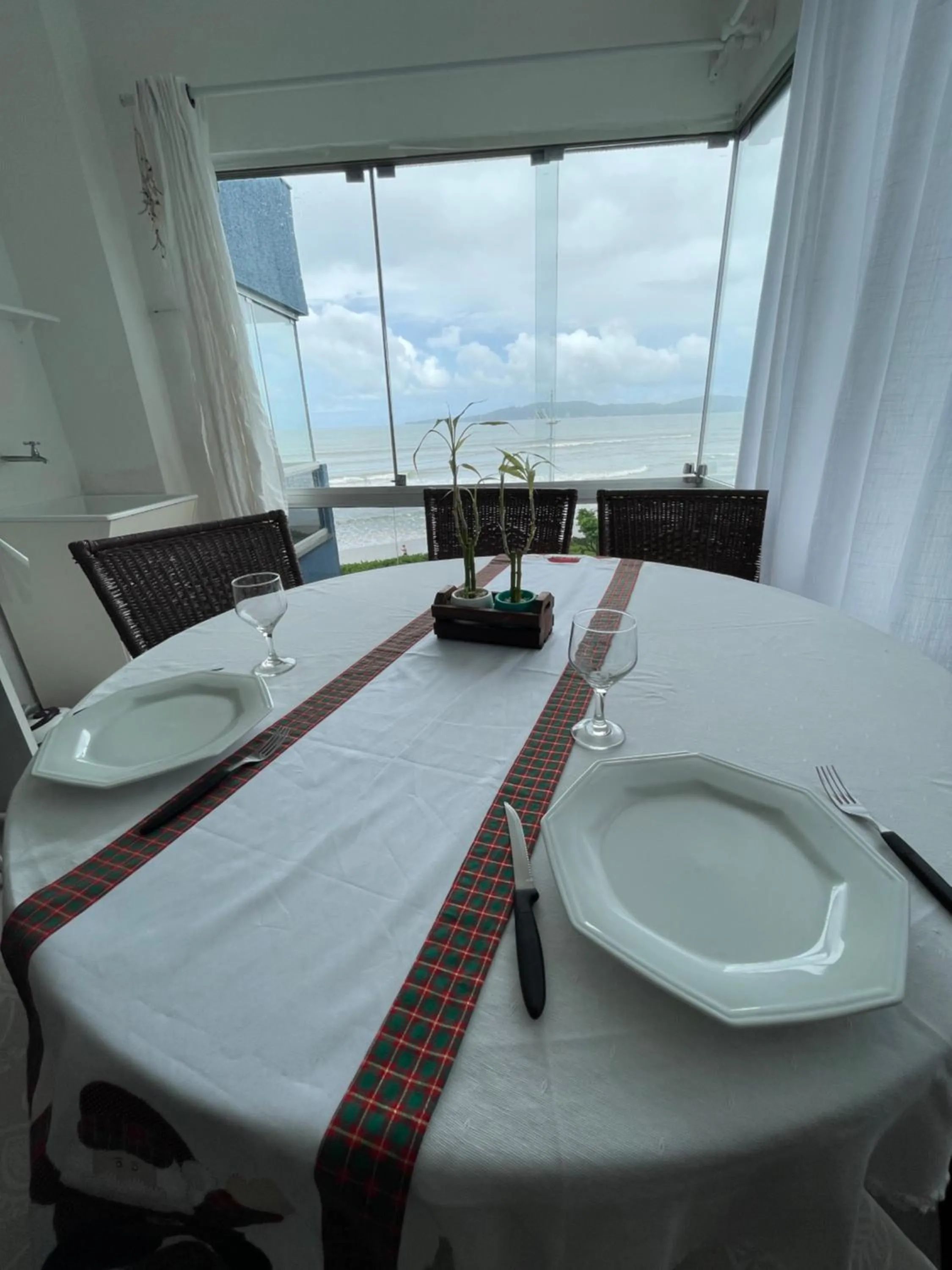 Itapema-Meia Praia- 3 quartos - Frente Mar!