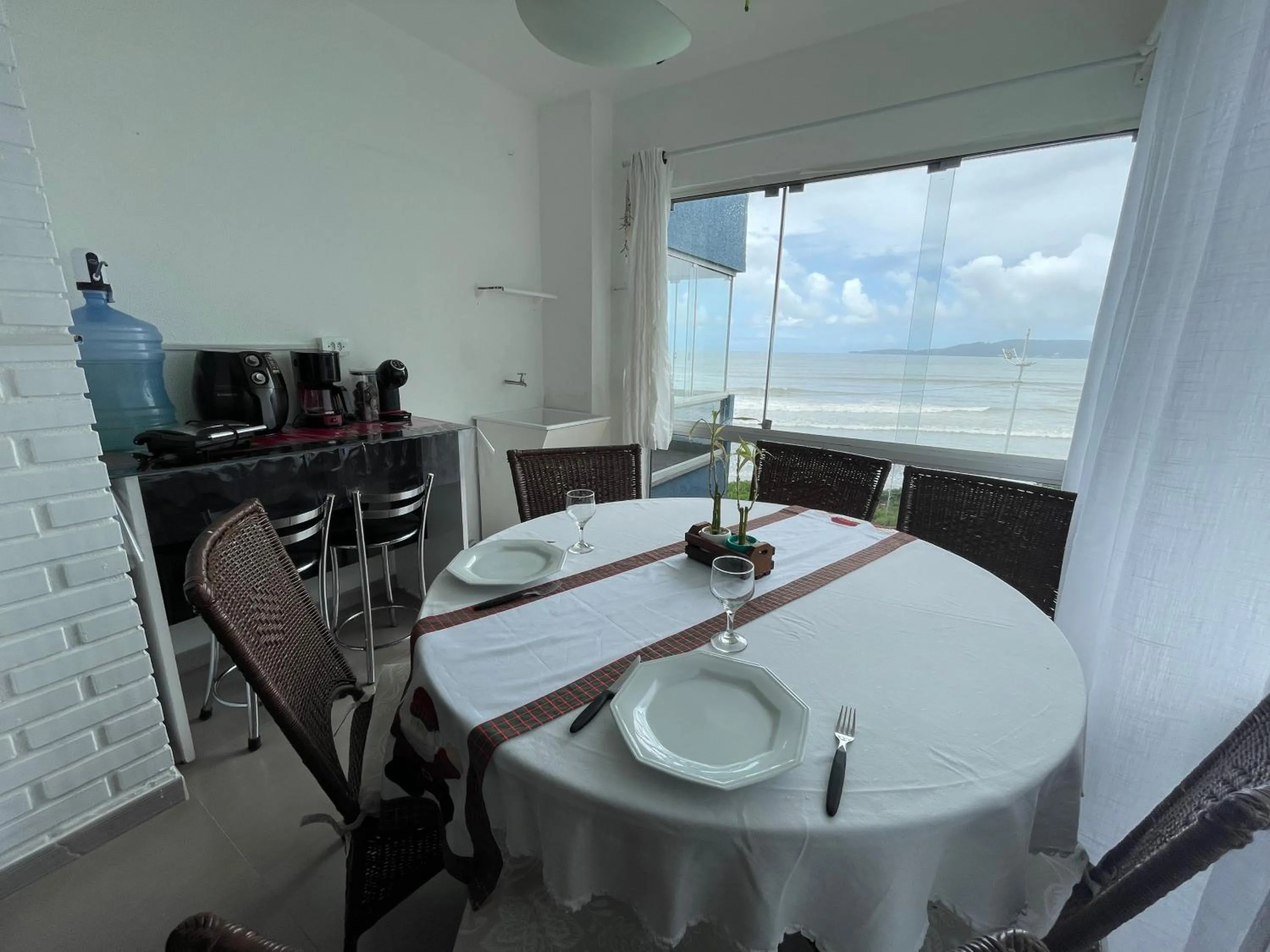 Itapema-Meia Praia- 3 quartos - Frente Mar!