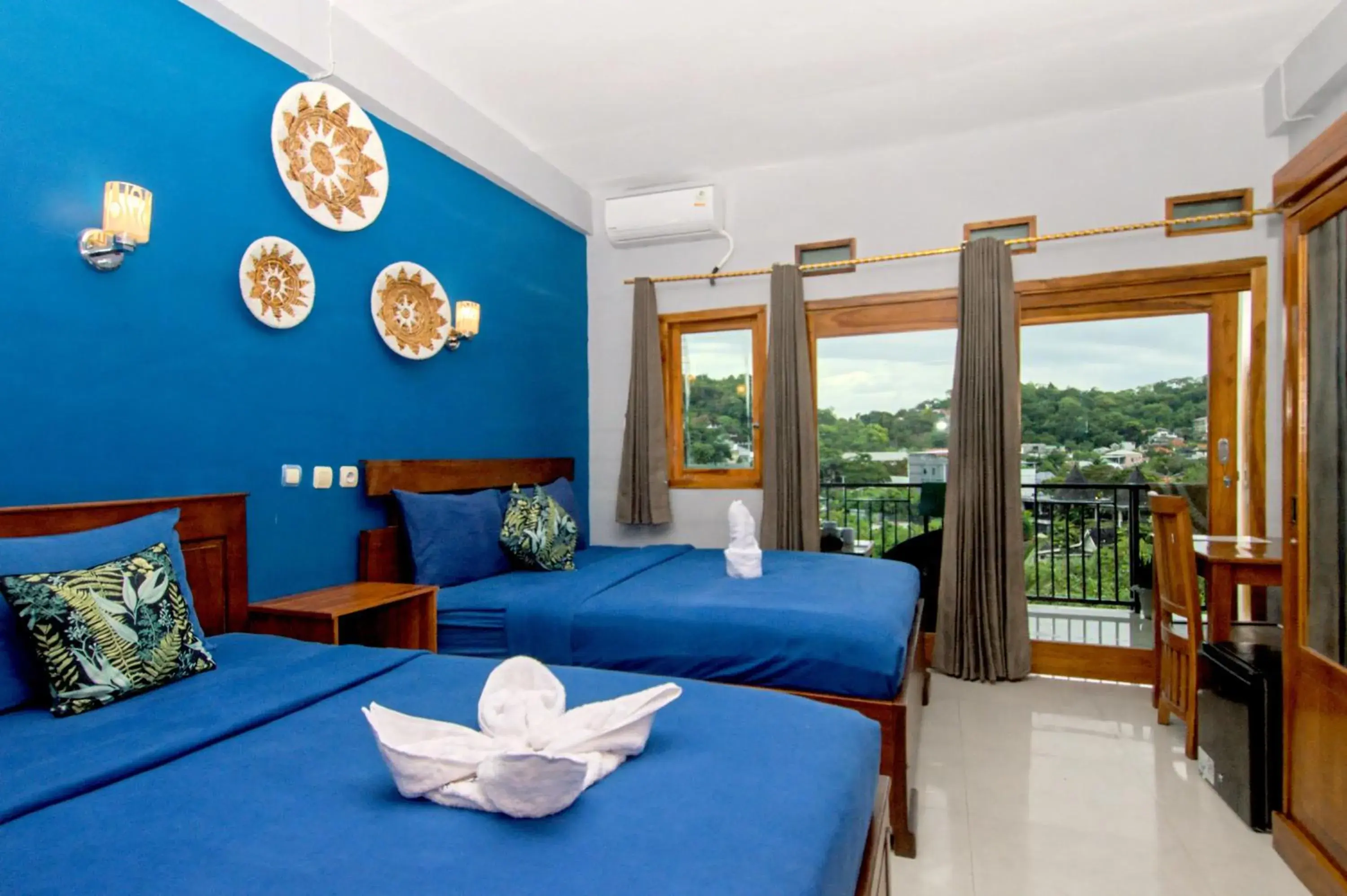 Comfort Triple Room with Shower - single occupancy in Hotel Bonne Nuit Comfort Triple Room with Shower - single occupancy in Hotel Bonne Nuit