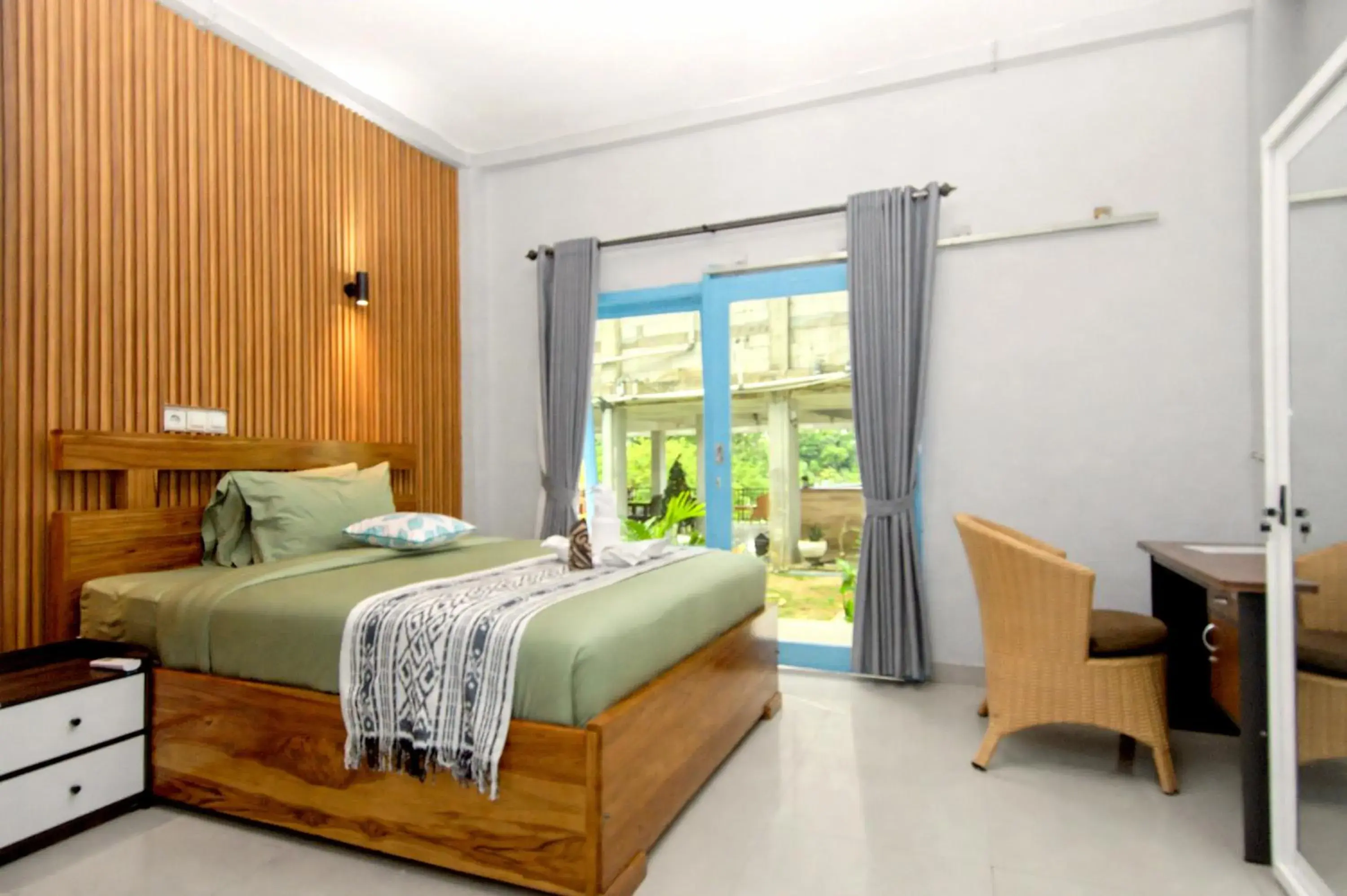 Double Room with Balcony - single occupancy in Hotel Bonne Nuit Double Room with Balcony - single occupancy in Hotel Bonne Nuit