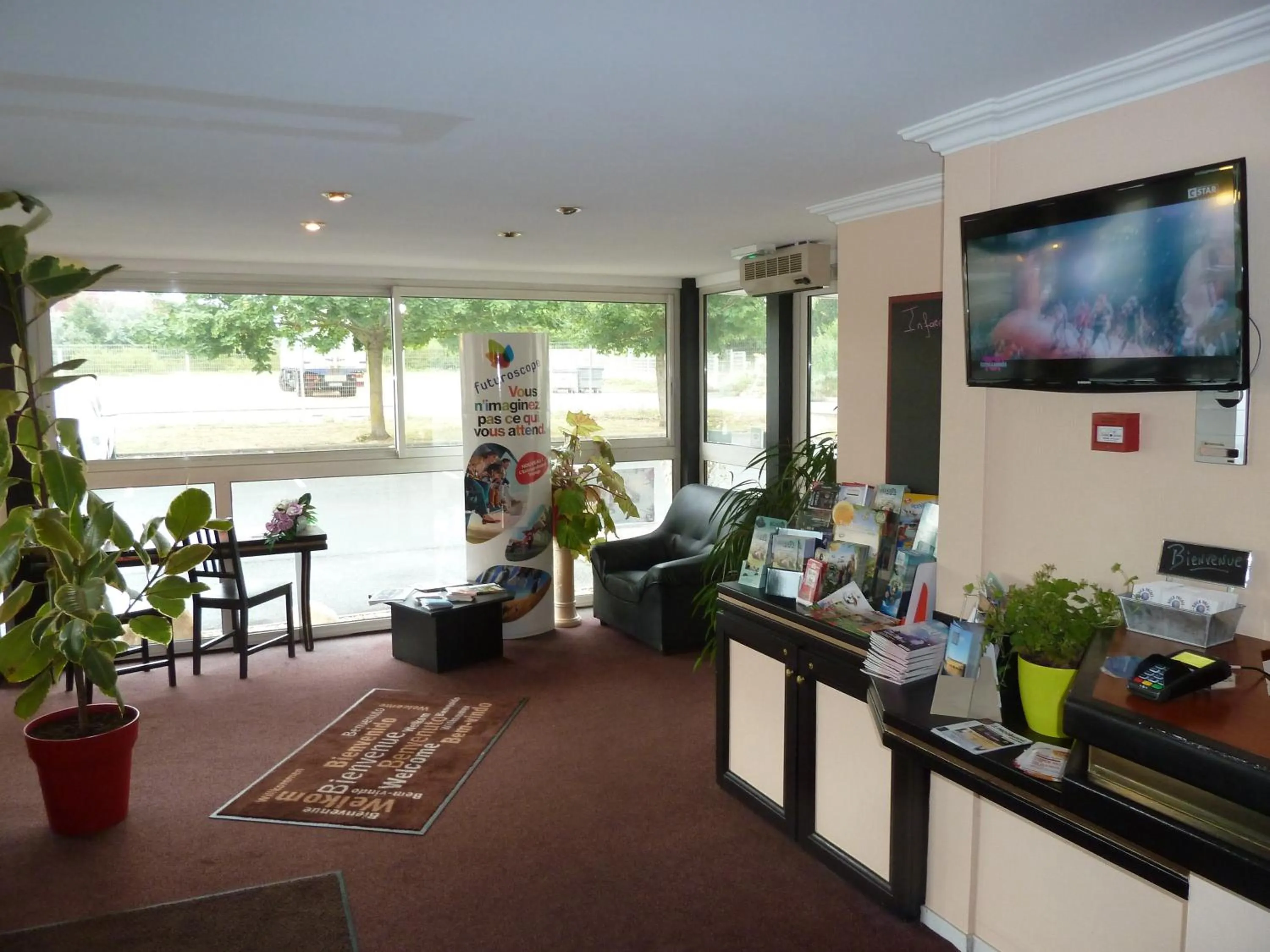 Communal lounge/ TV room in Quick Palace Poitiers