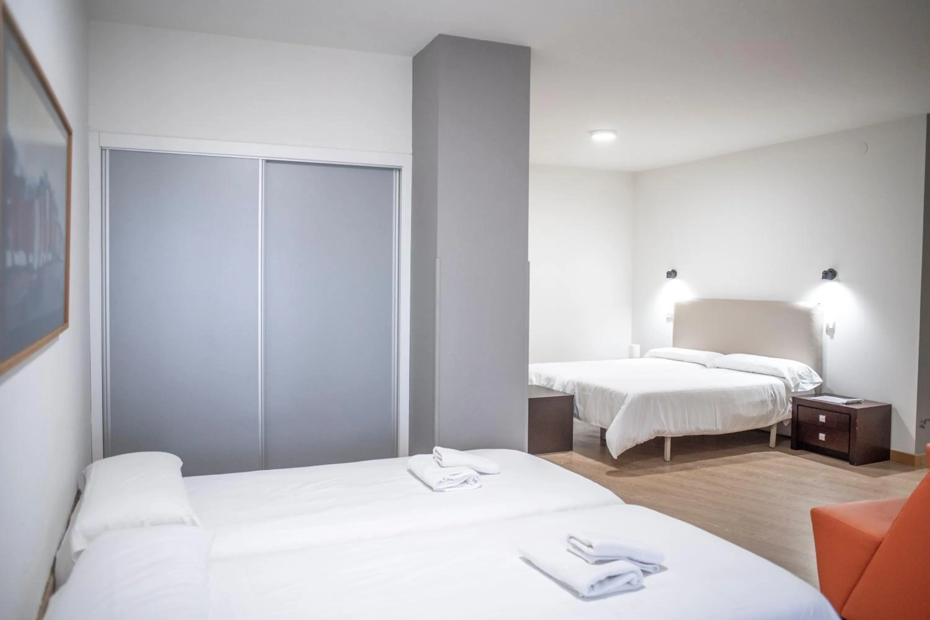 Photo of the whole room in Hotel Montañés