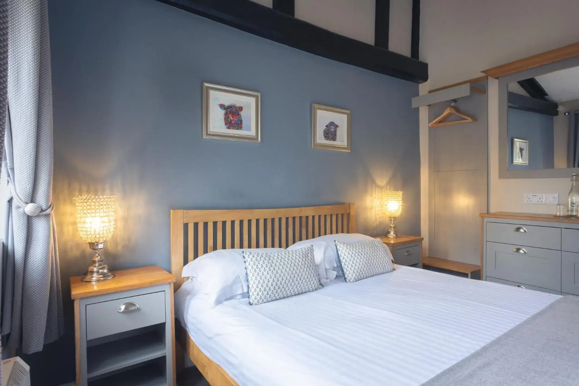 Double Room with Shower in The Lamb Inn Double Room with Shower in The Lamb Inn