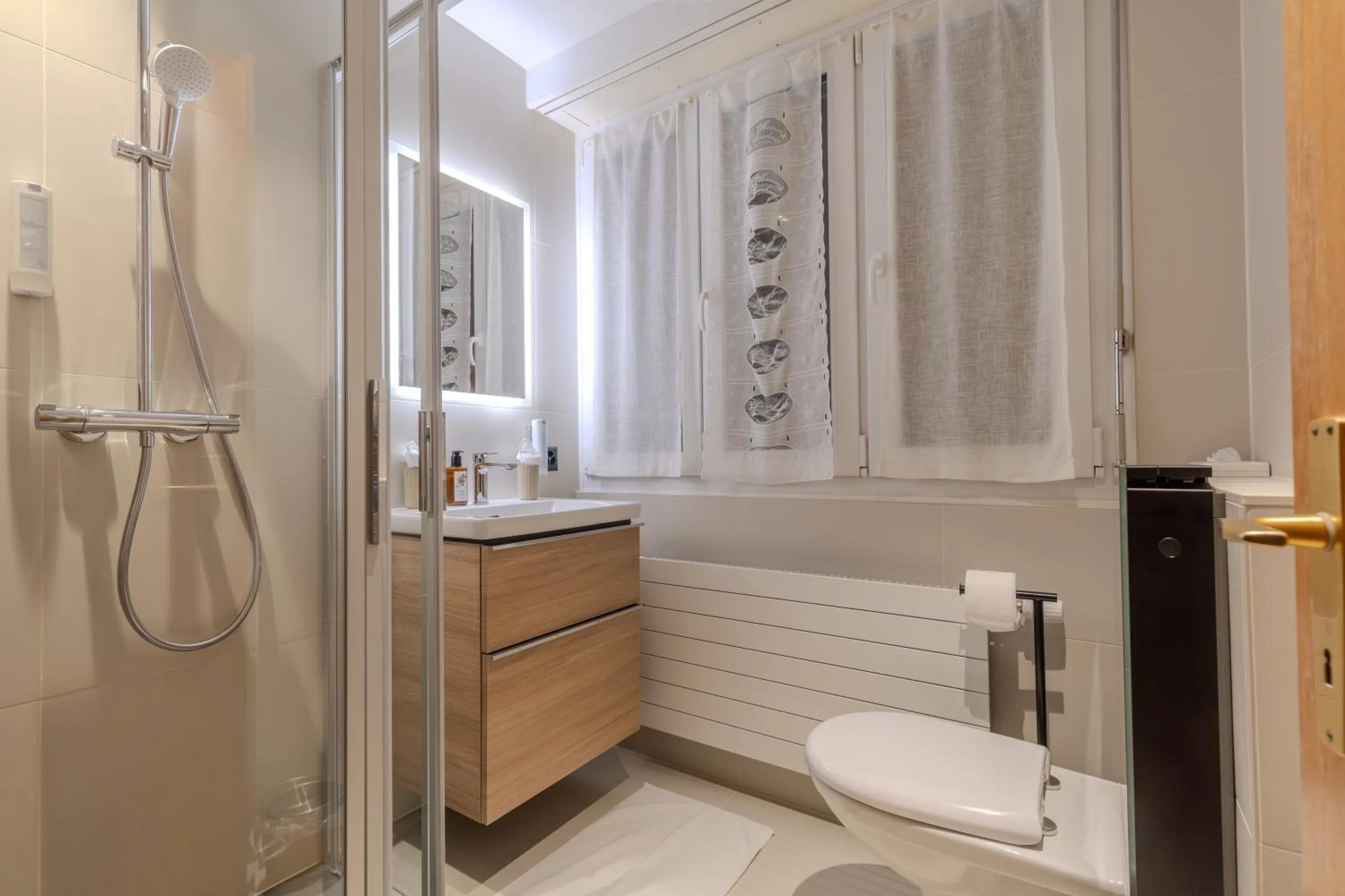 Shower in Hotel Ad'Eldorado