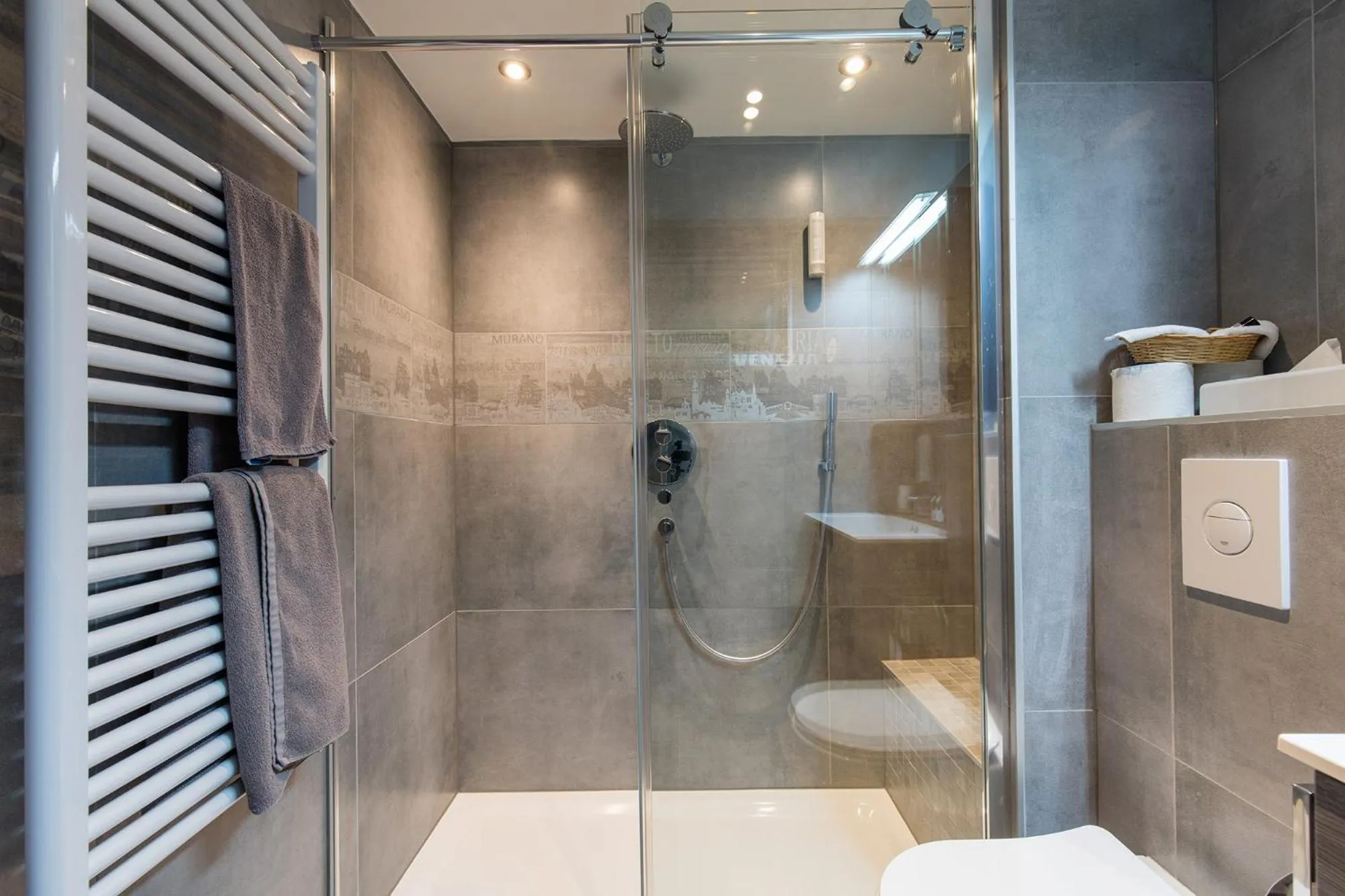 Shower in Hotel Ad'Eldorado