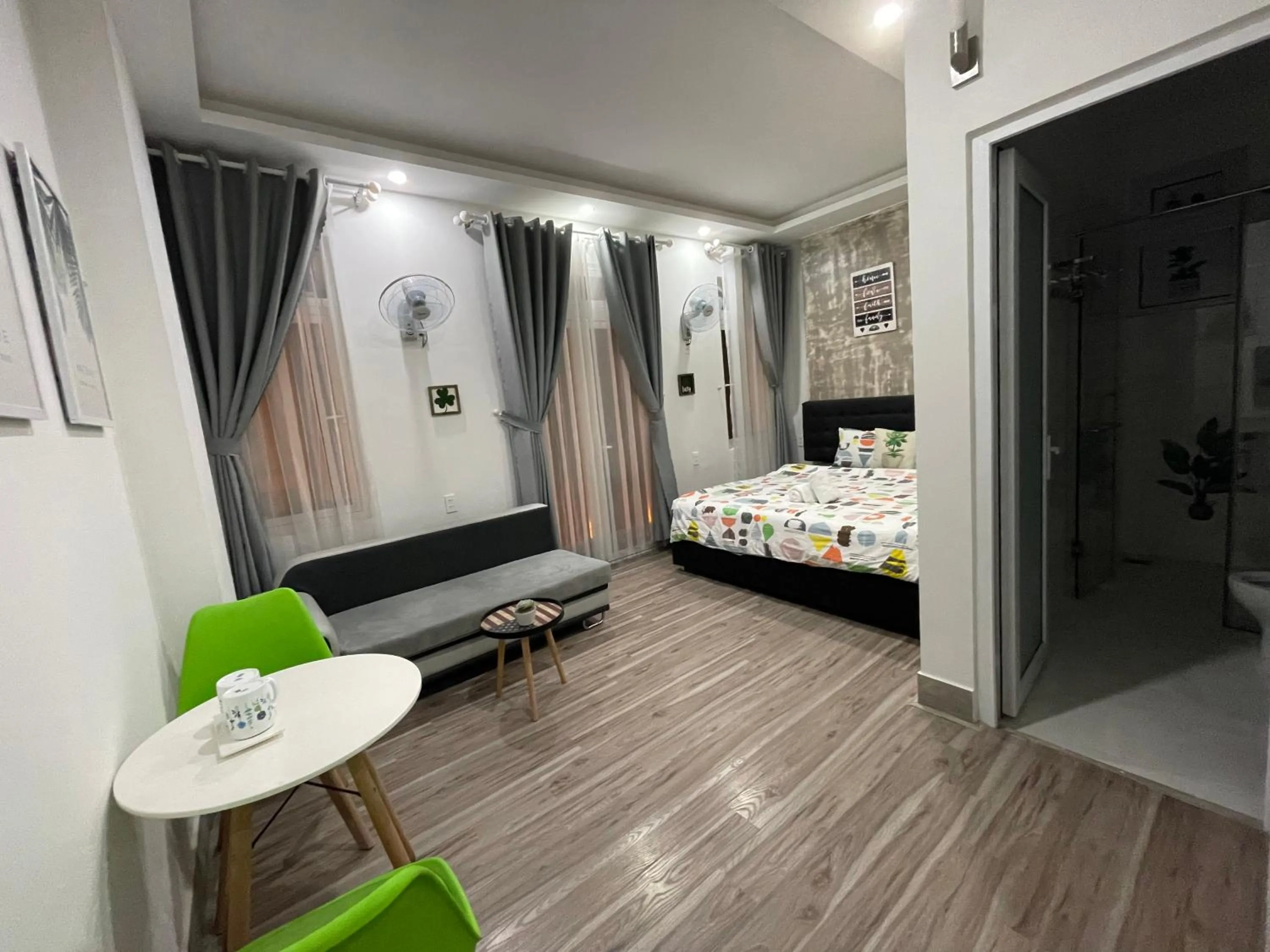 Photo of the whole room, Bed in Lucas Inn