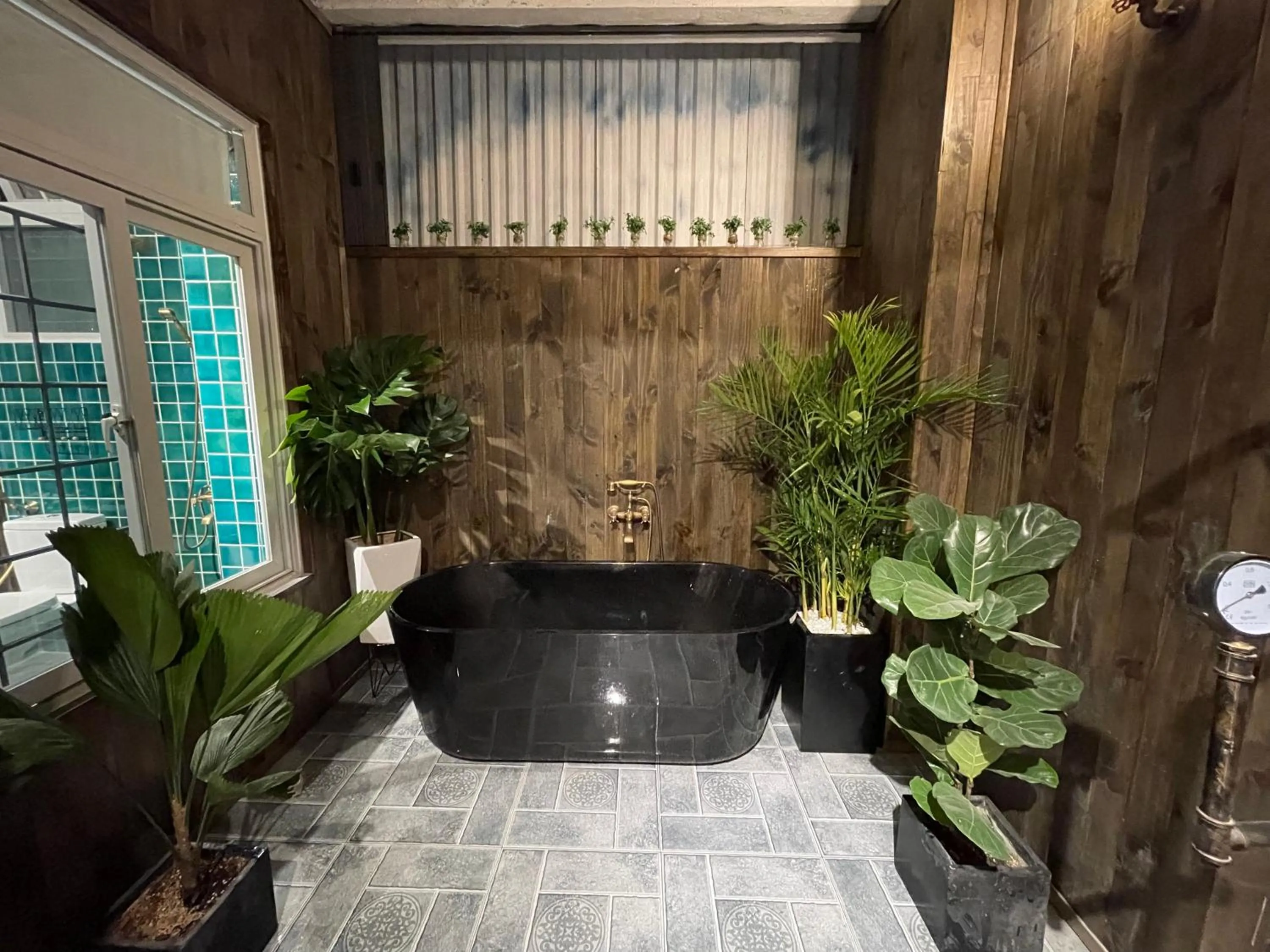 Inner courtyard view in Lucas Inn