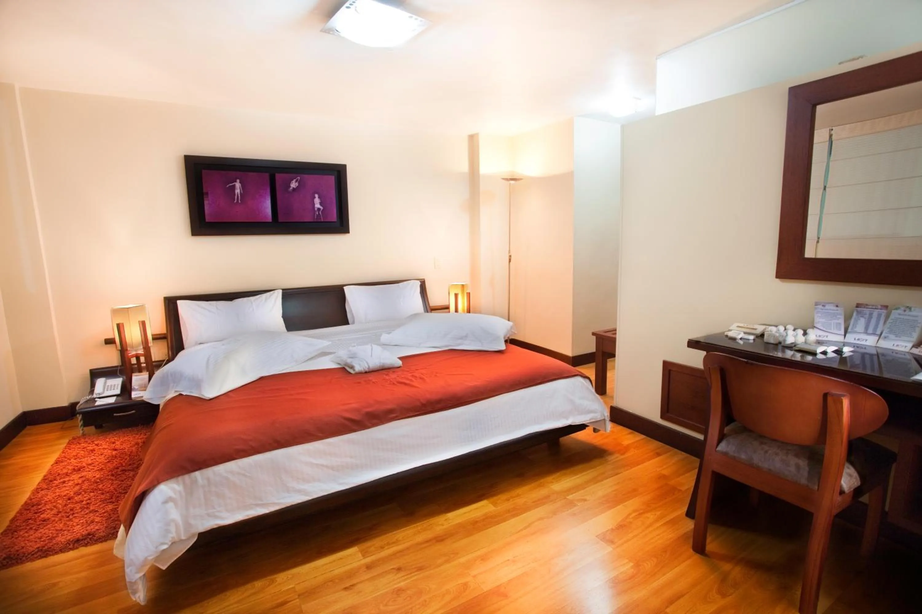 Photo of the whole room, Bed in Loft Hotel