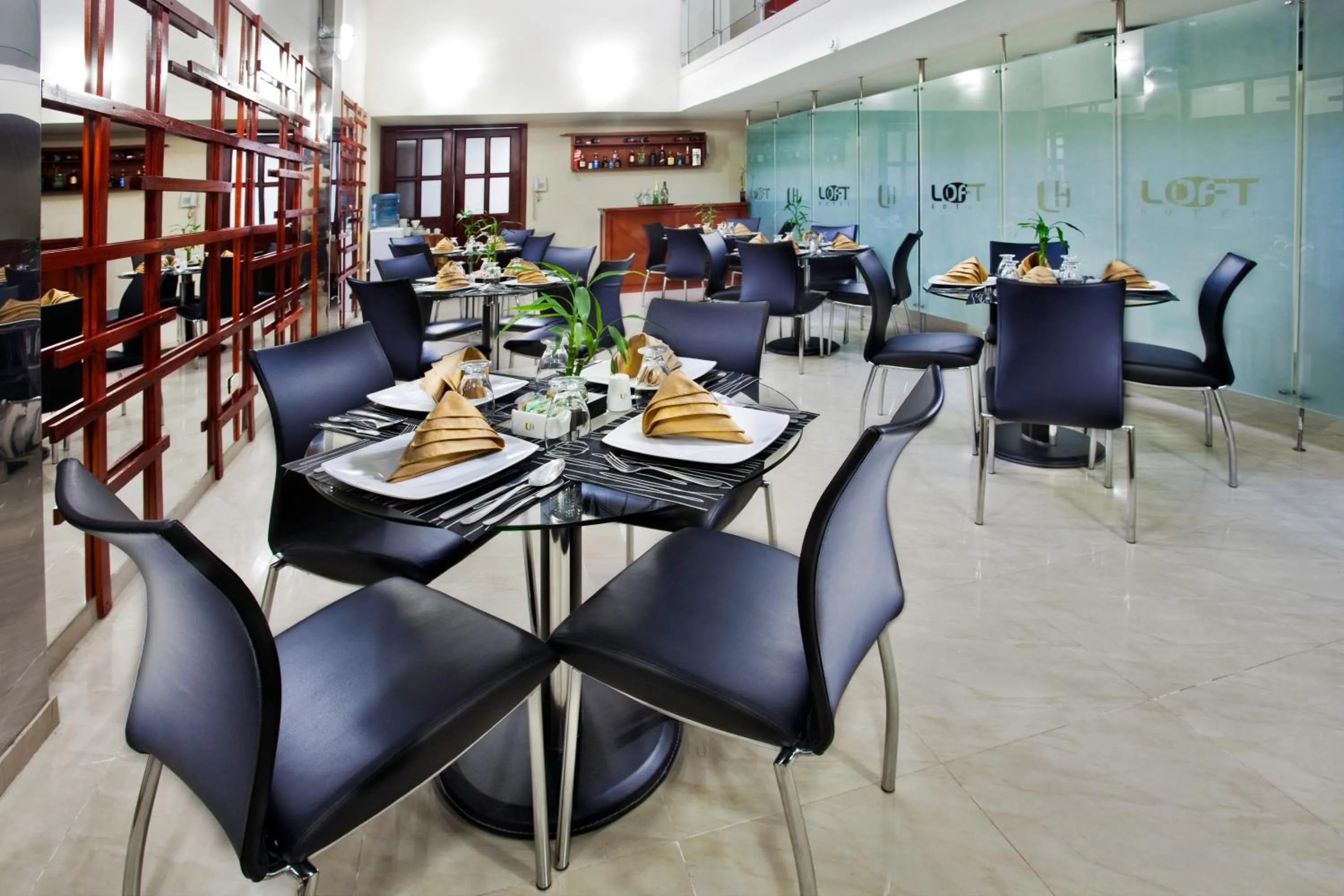 Restaurant/places to eat in Loft Hotel