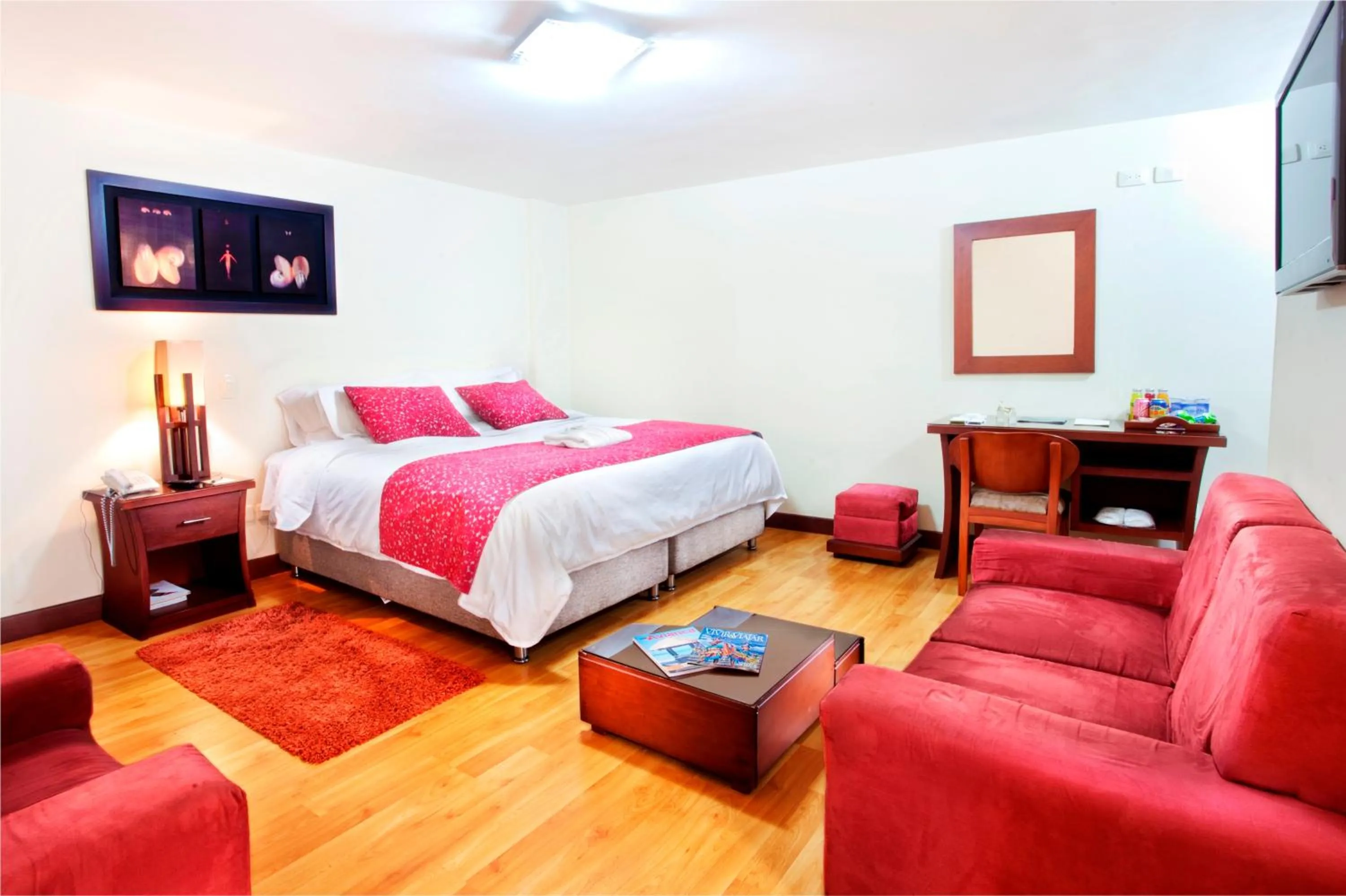 Photo of the whole room, Bed in Loft Hotel