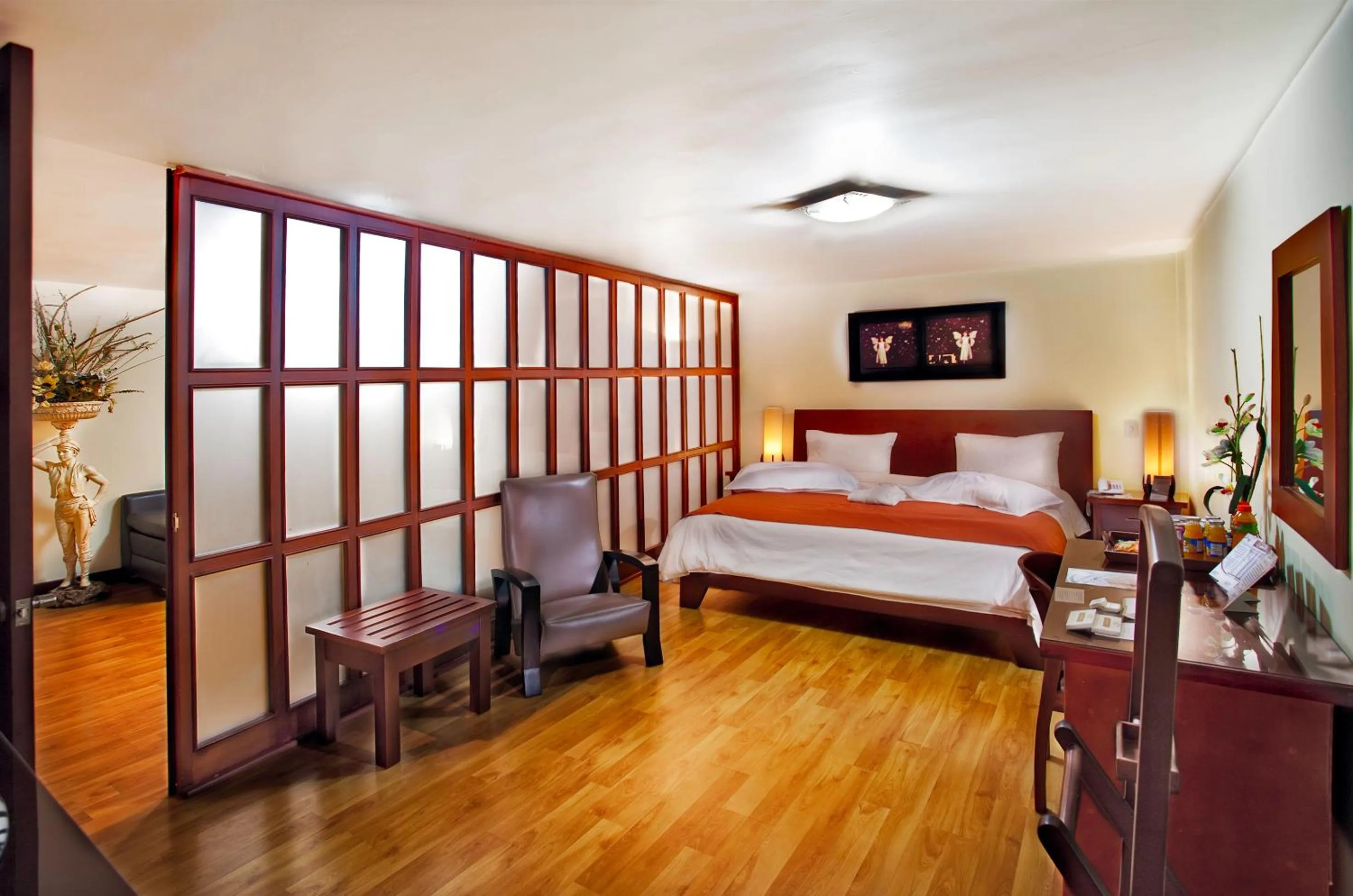 Photo of the whole room, Bed in Loft Hotel