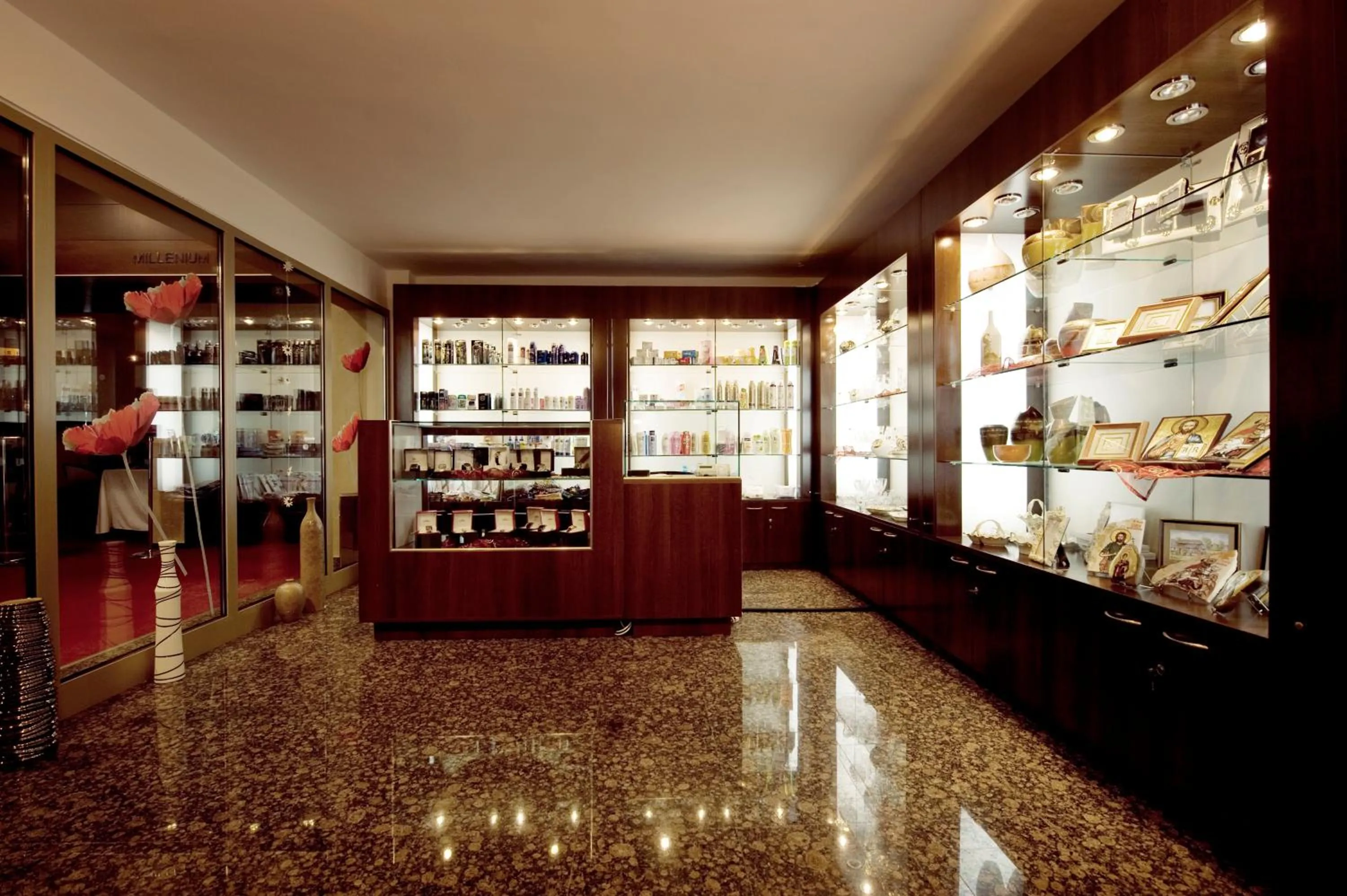 On-site shops in Hotel Clermont