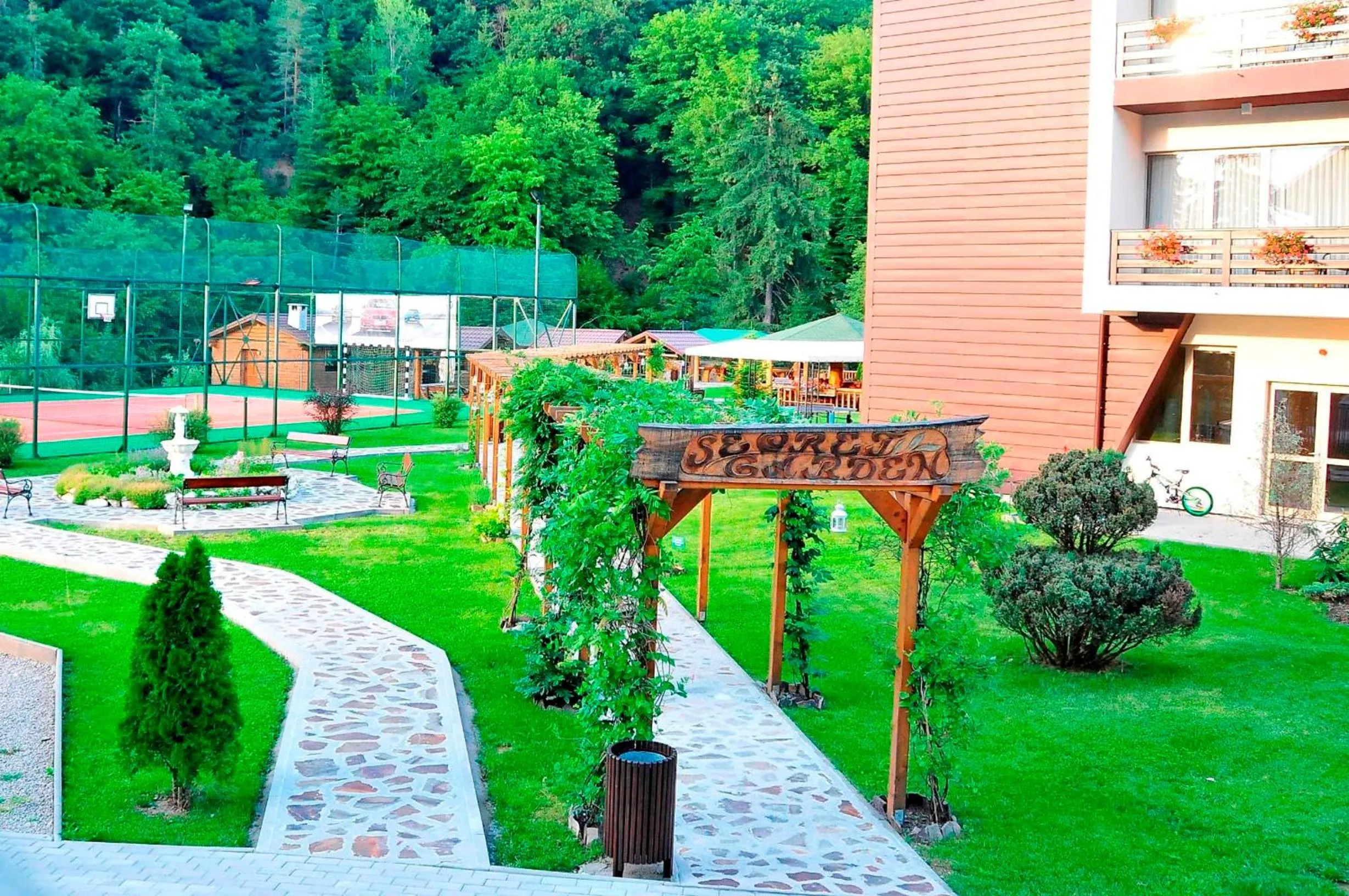 Garden in Hotel Clermont