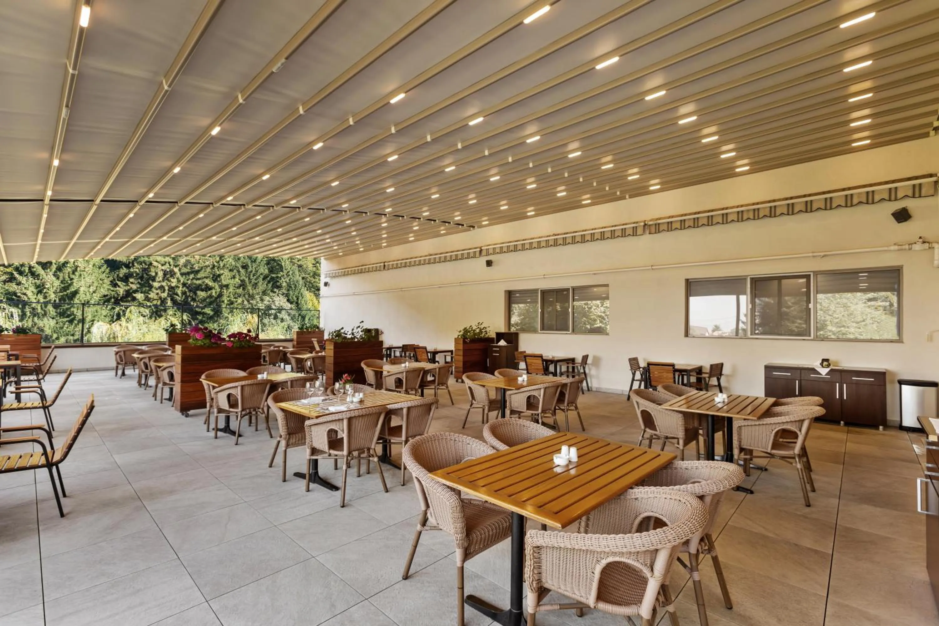 Restaurant/places to eat in Hotel Clermont