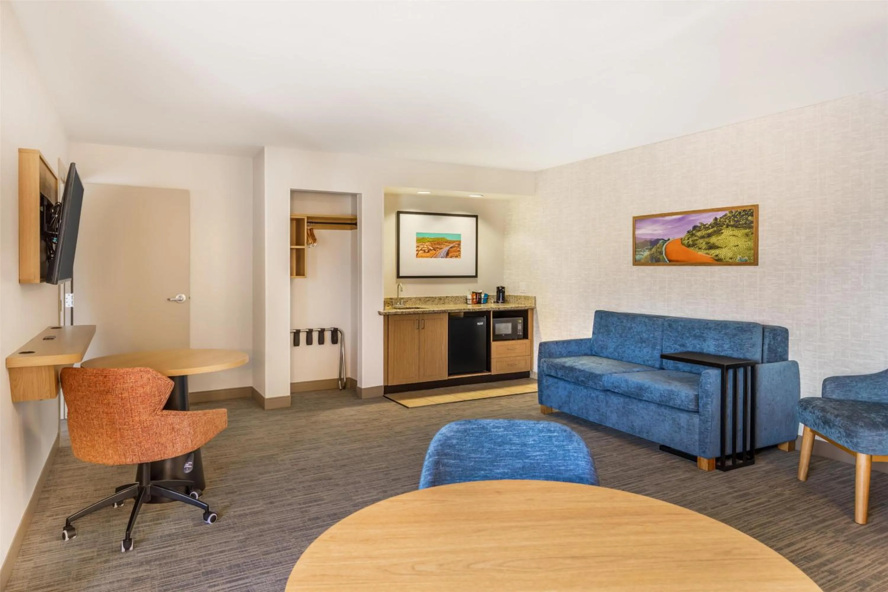 Bedroom in Hampton Inn & Suites Moreno Valley