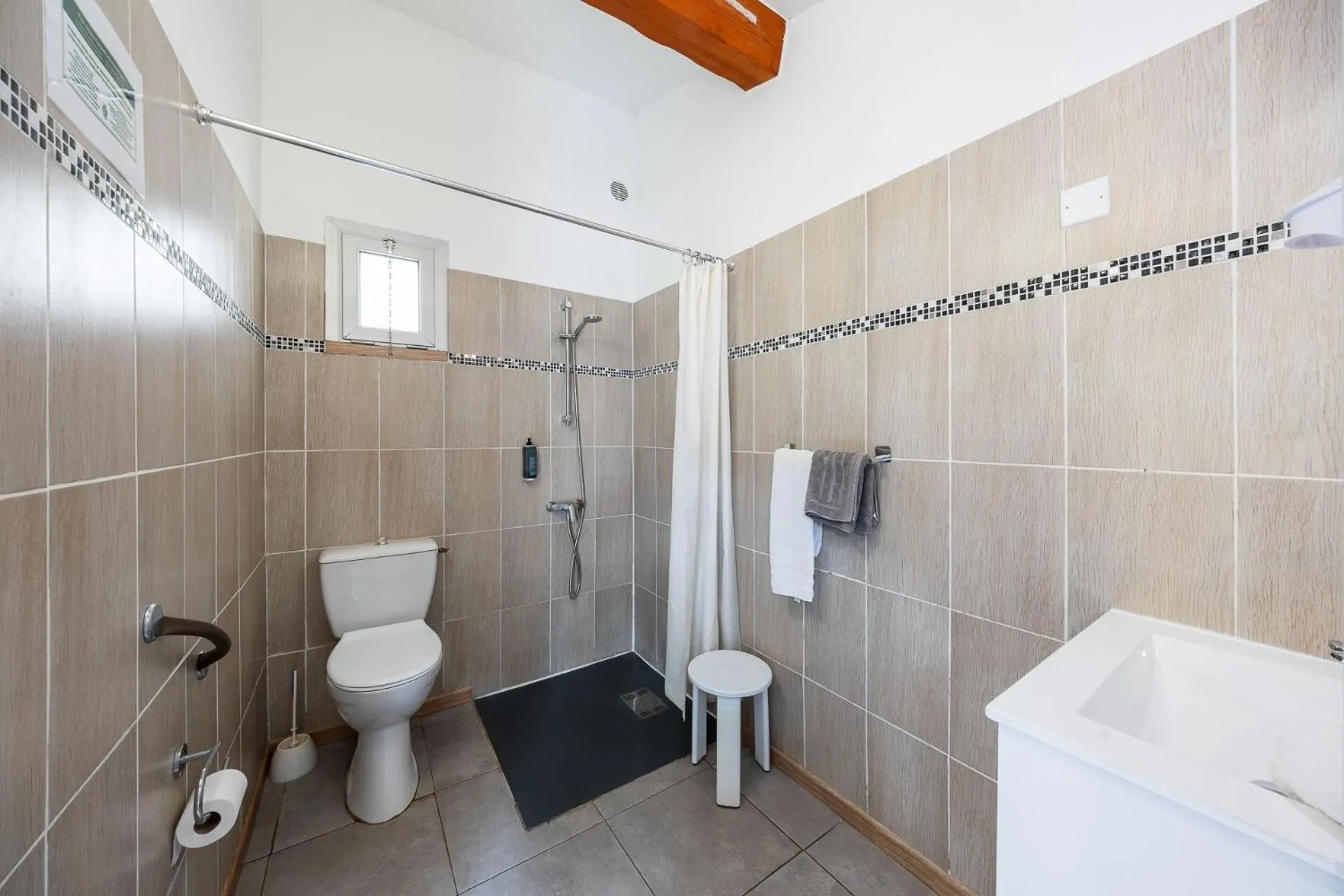 Shower in The Originals City, Hôtel Azur, Fos-sur-Mer