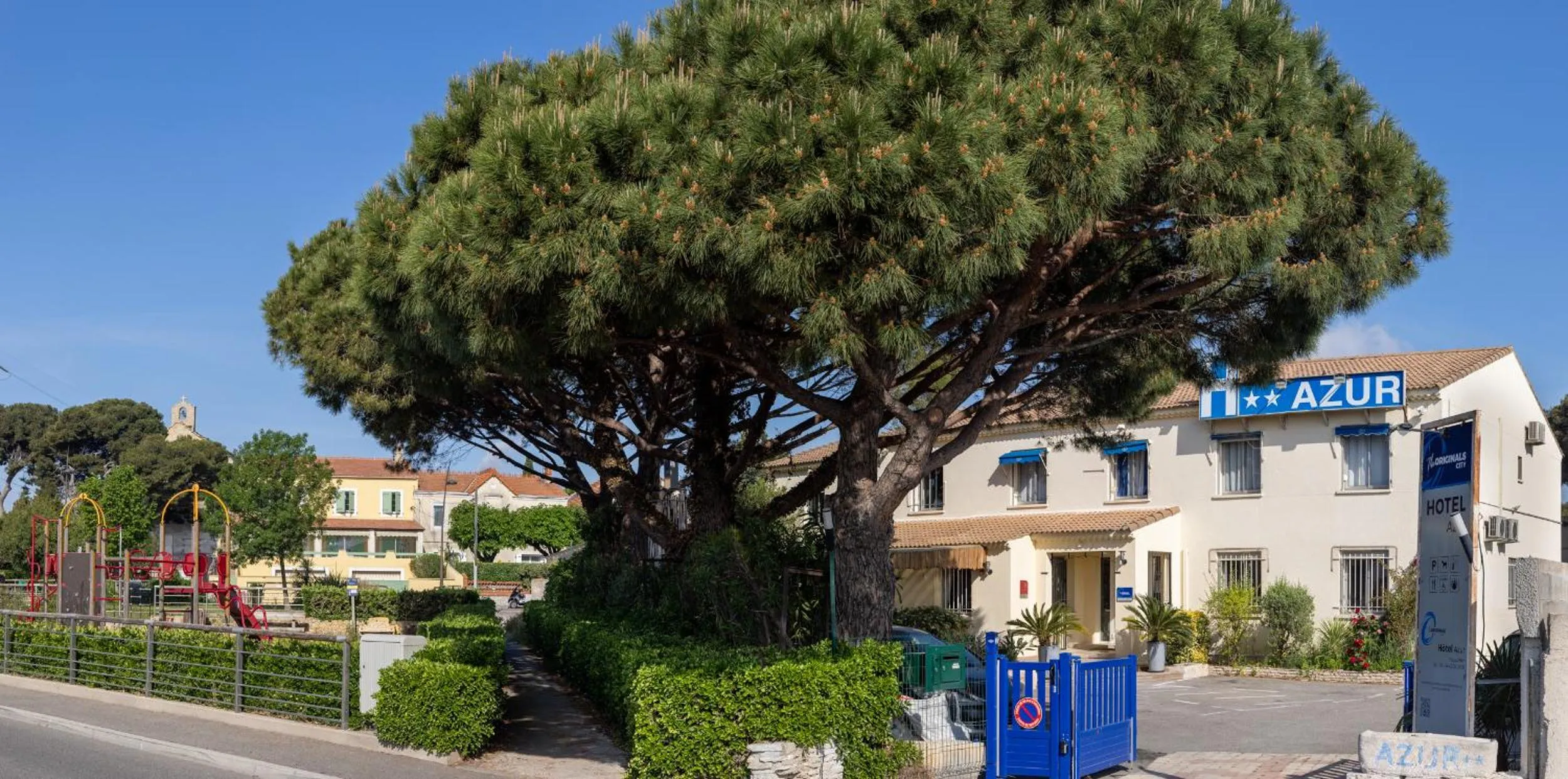 Property building in The Originals City, Hôtel Azur, Fos-sur-Mer