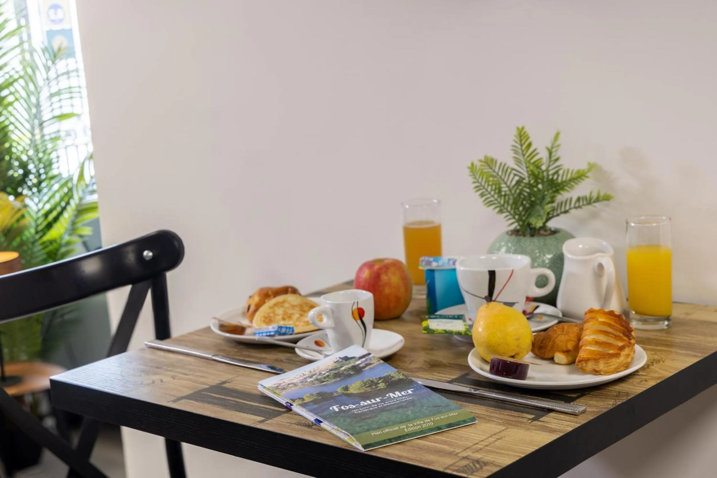 Breakfast in The Originals City, Hôtel Azur, Fos-sur-Mer