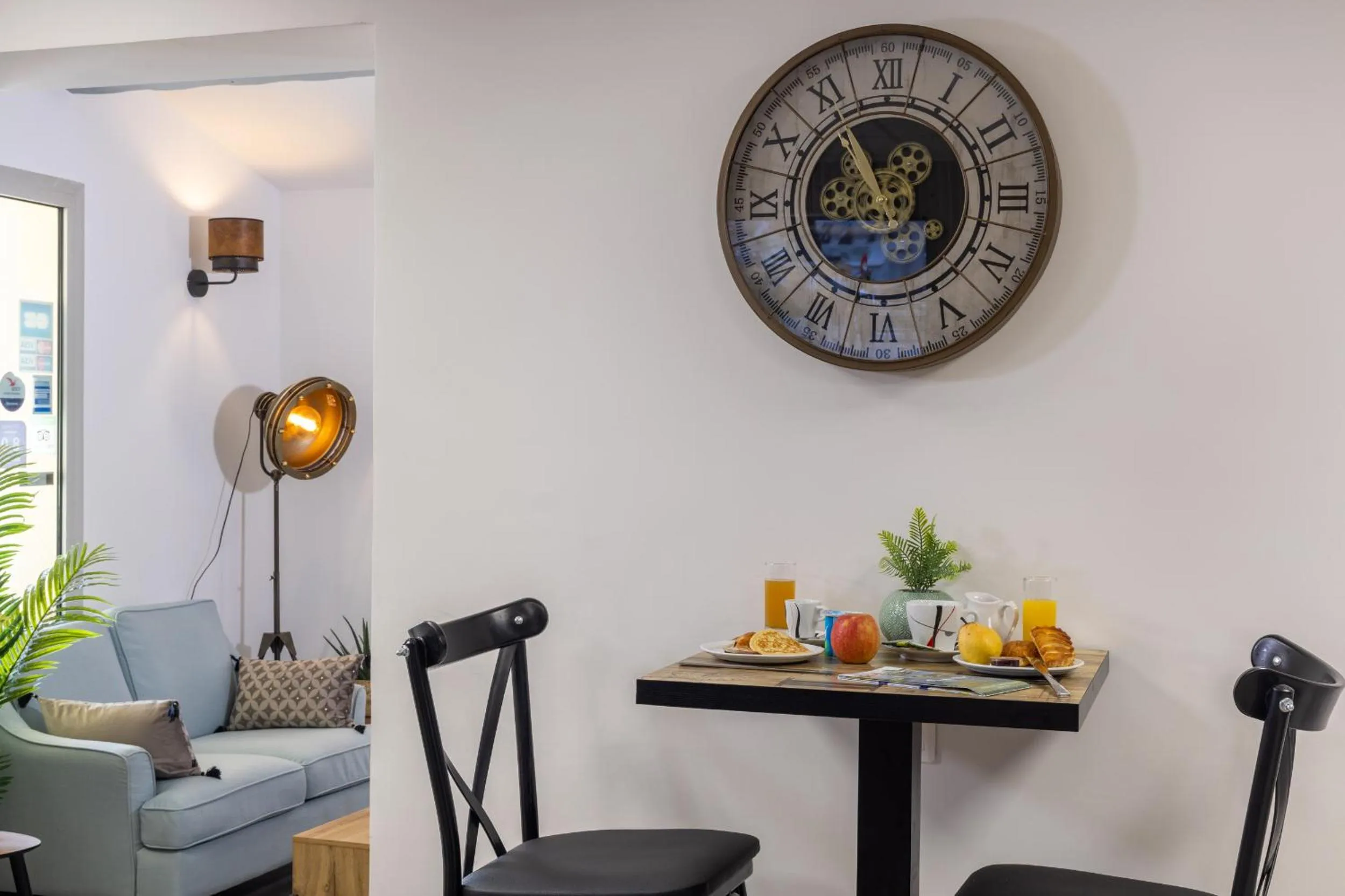 Dining area in The Originals City, Hôtel Azur, Fos-sur-Mer