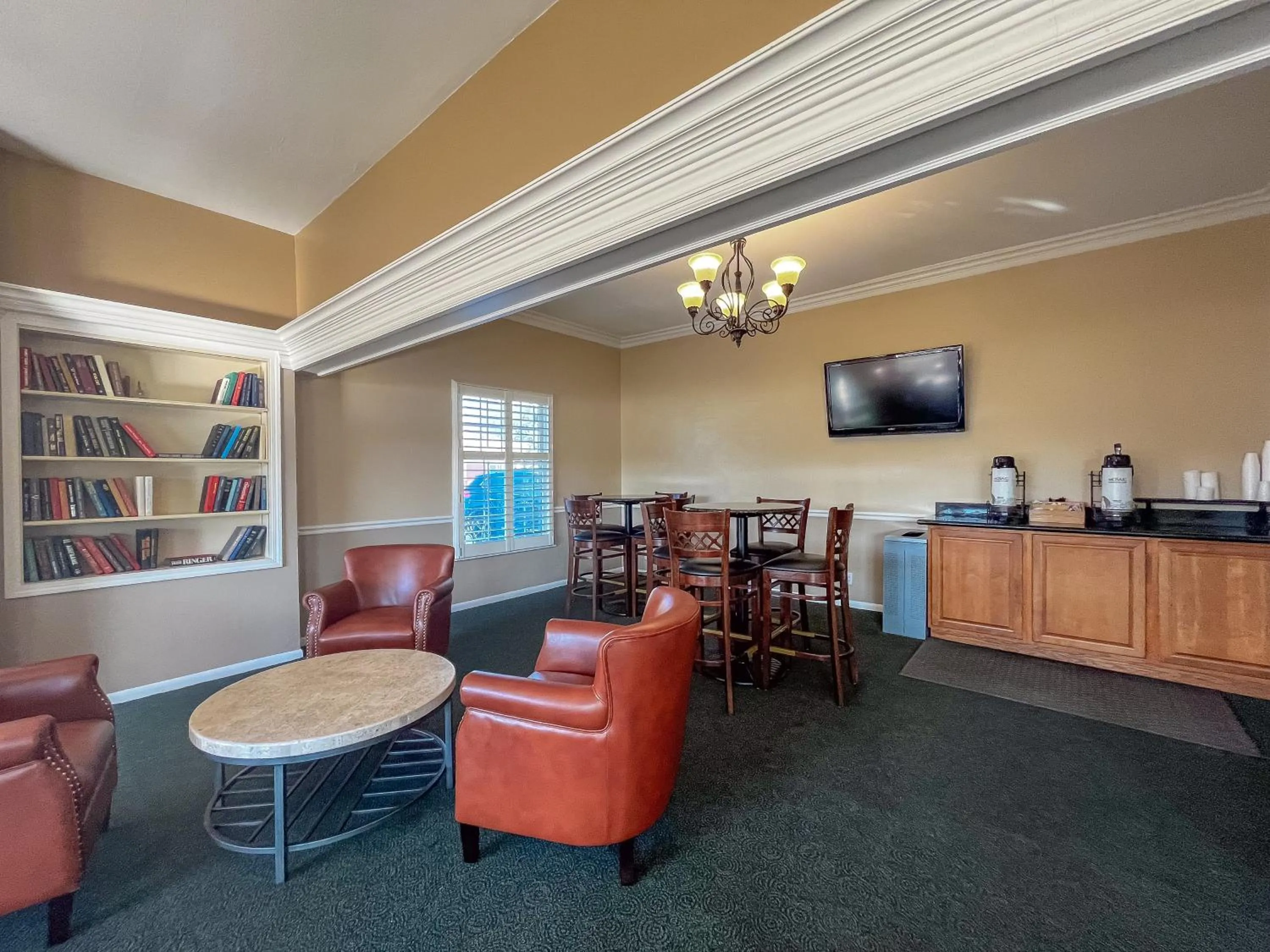 Alpine Inn & Suites Rockford