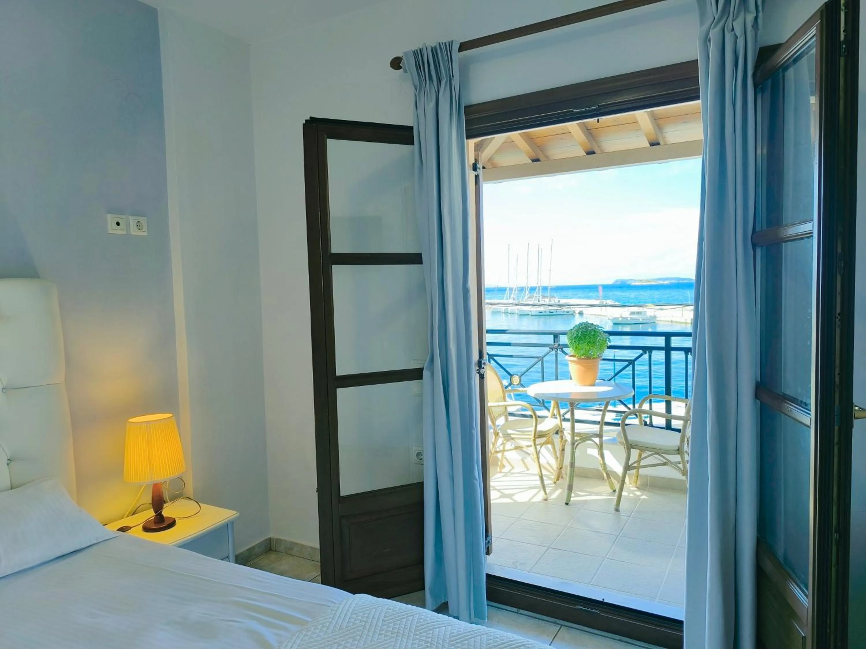 Property building, Bed in Anna Maria - Vanessa Apartments