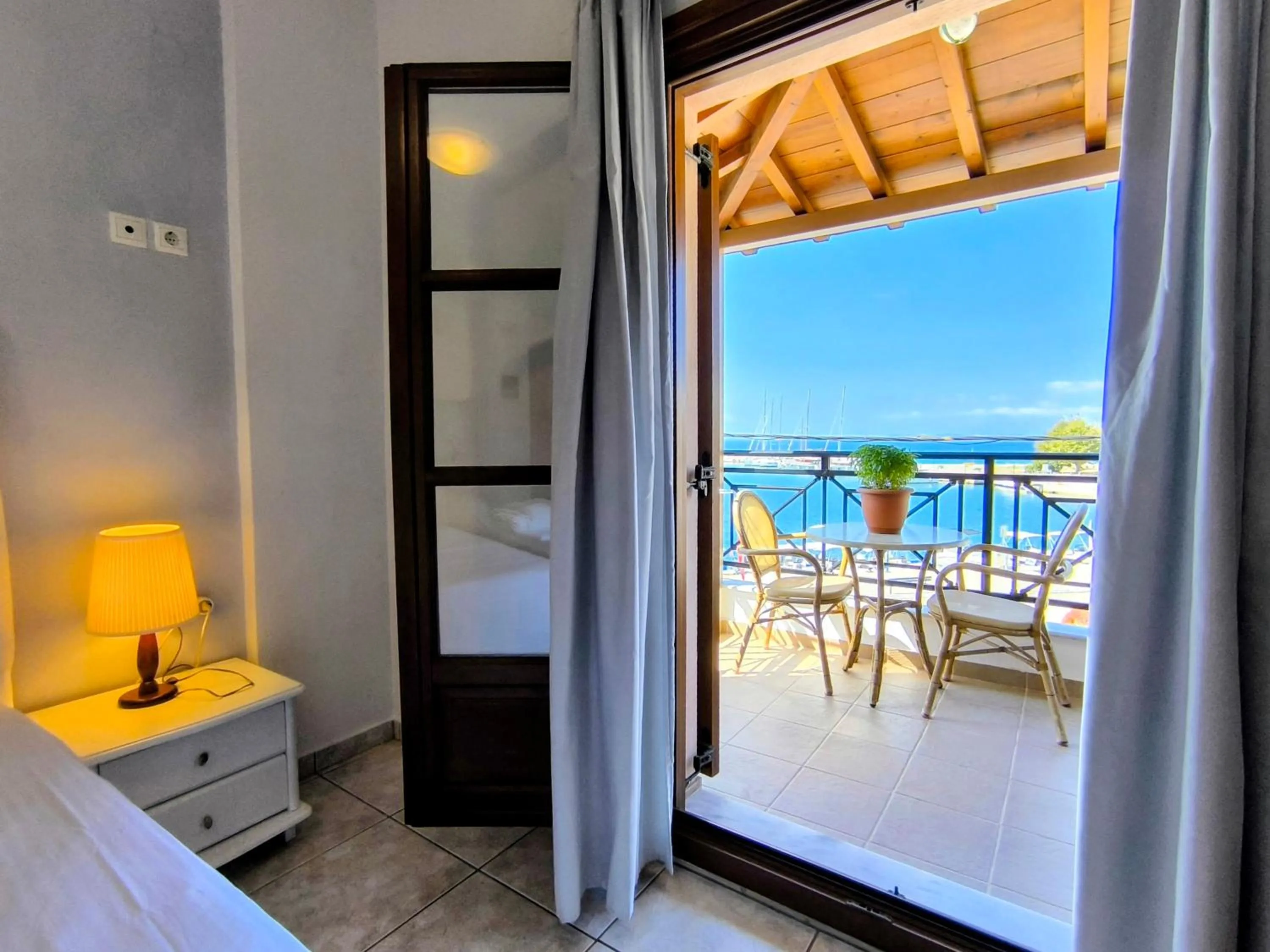 Property building, Bed in Anna Maria - Vanessa Apartments