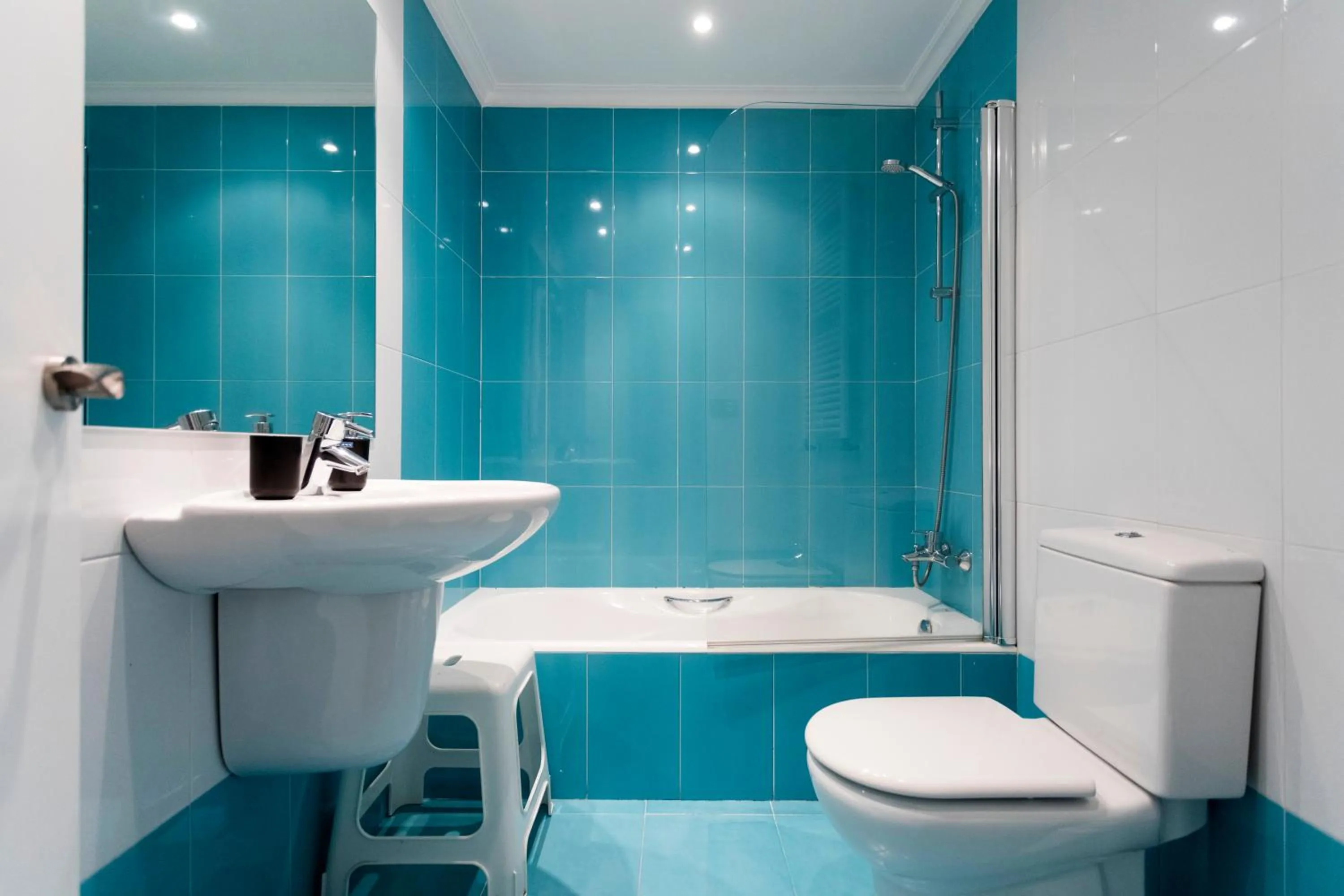Bathroom in Hondarribia by Basquelidays