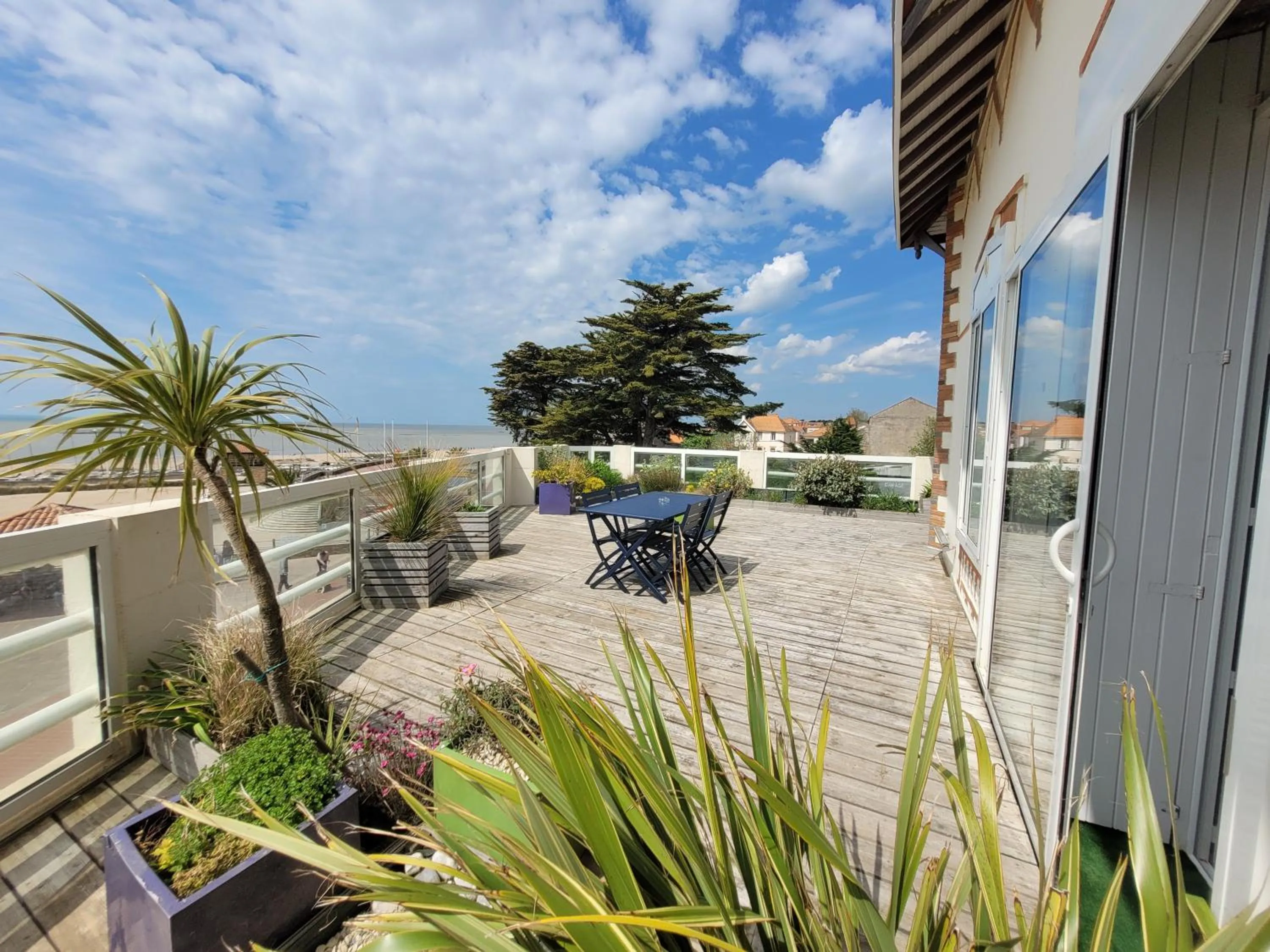 Balcony/Terrace in Hôtel de charme & SPA Le Grand Large