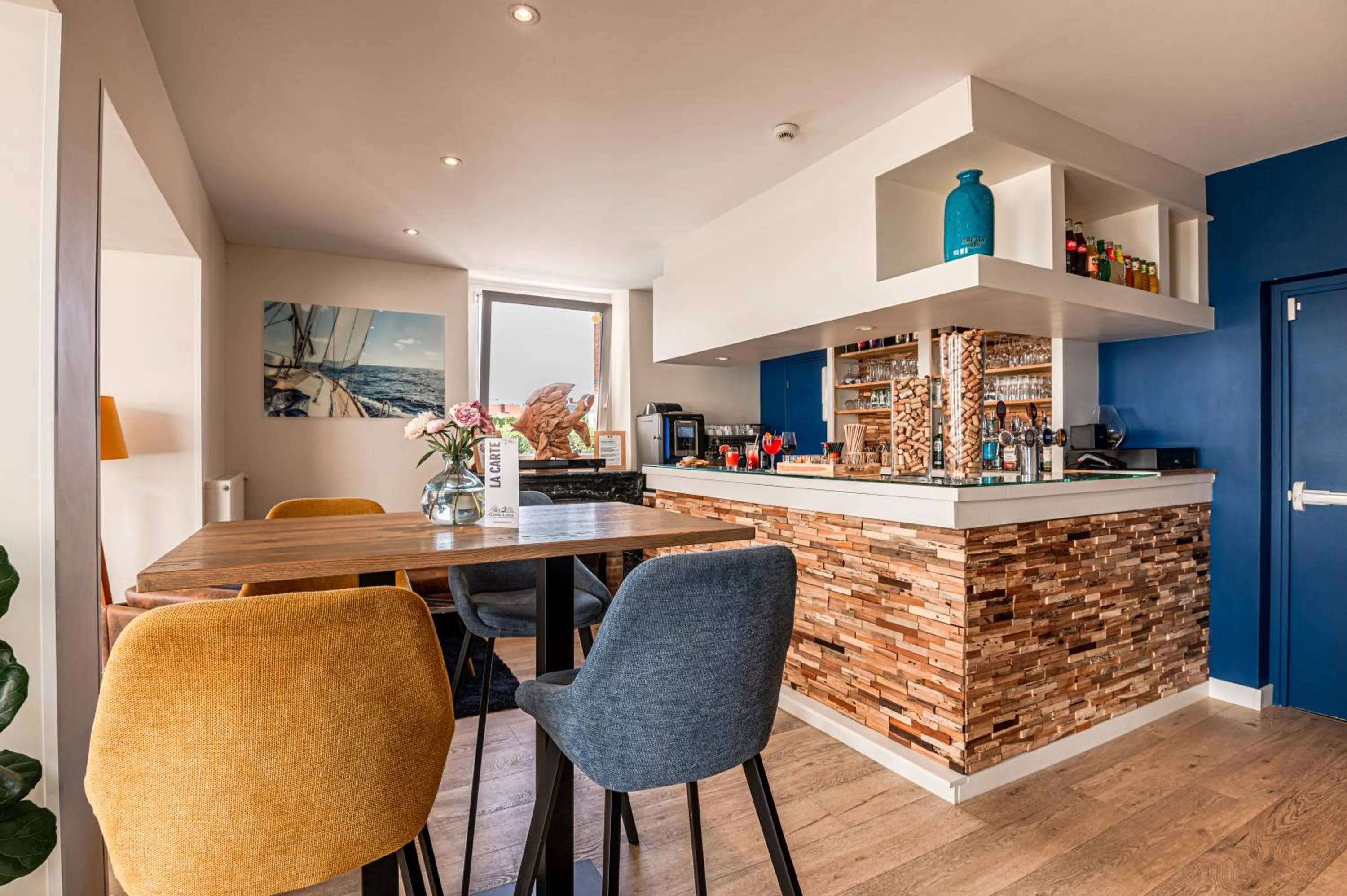 Lounge or bar in Hôtel de charme & SPA Le Grand Large