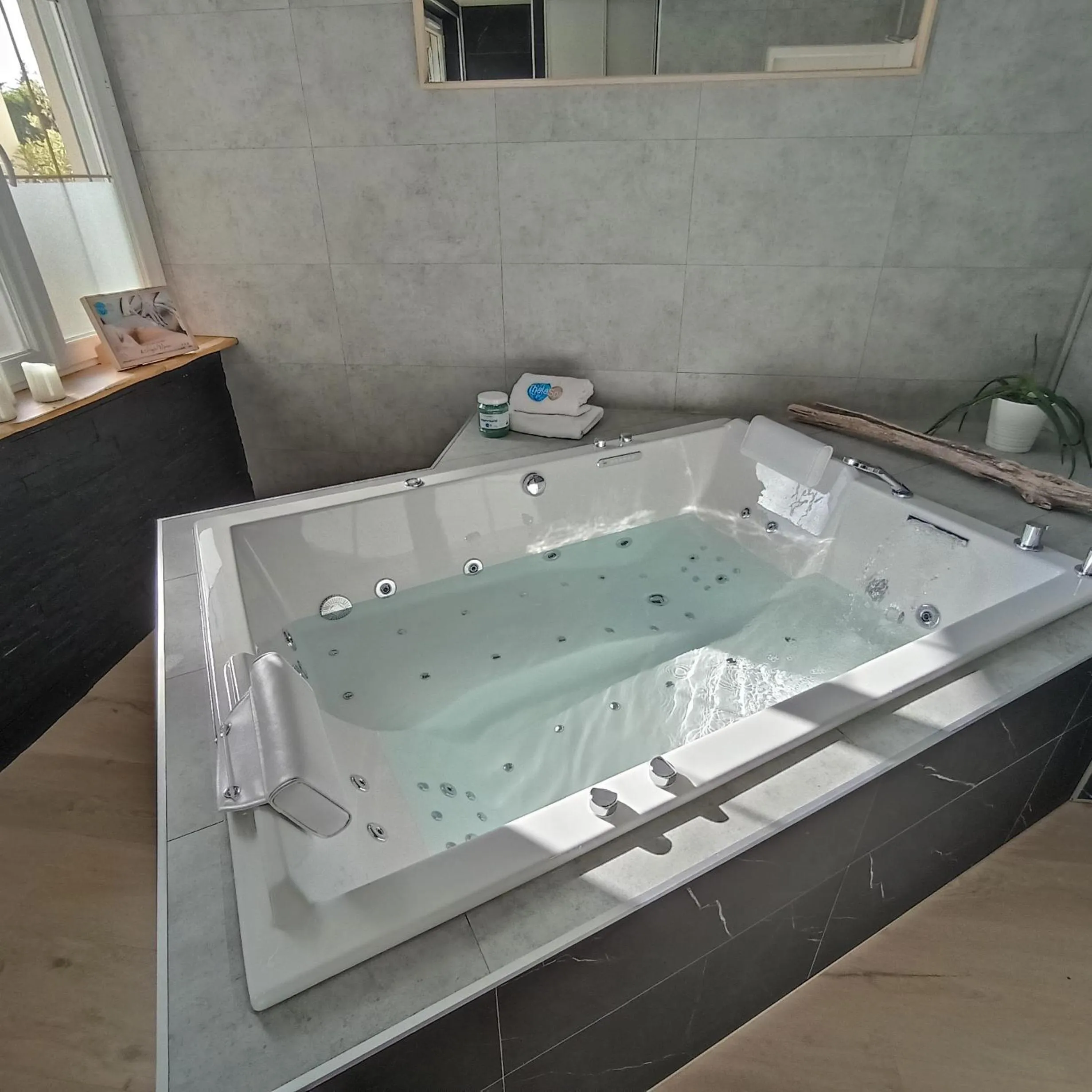 Spa and wellness centre/facilities in Hôtel de charme & SPA Le Grand Large