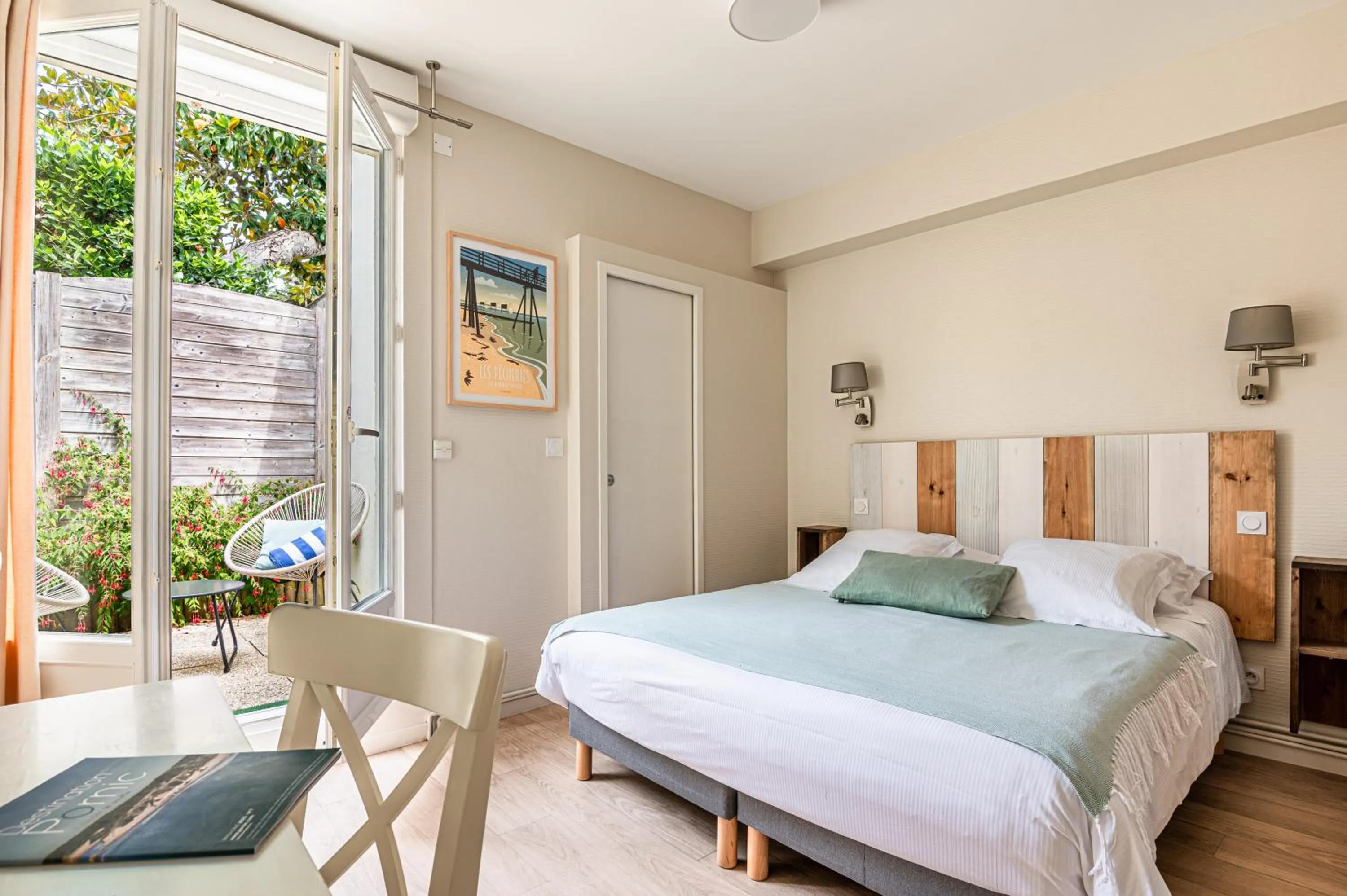 Bedroom, Bed in Hôtel de charme & SPA Le Grand Large