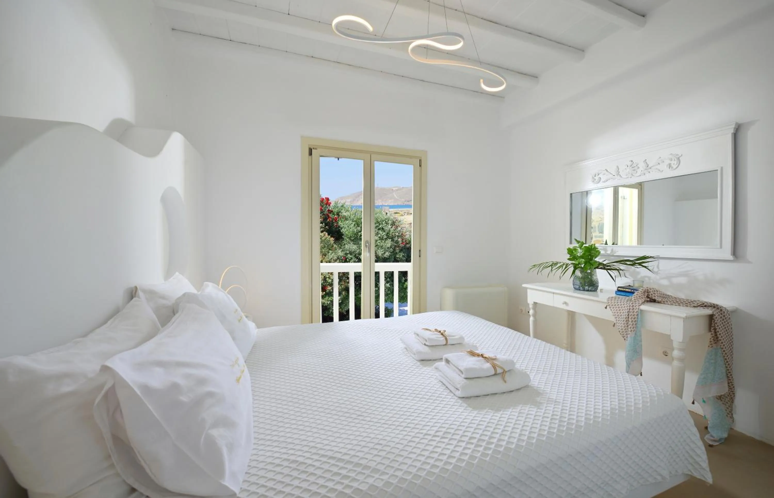 Bed in Mykonos Dream Villas