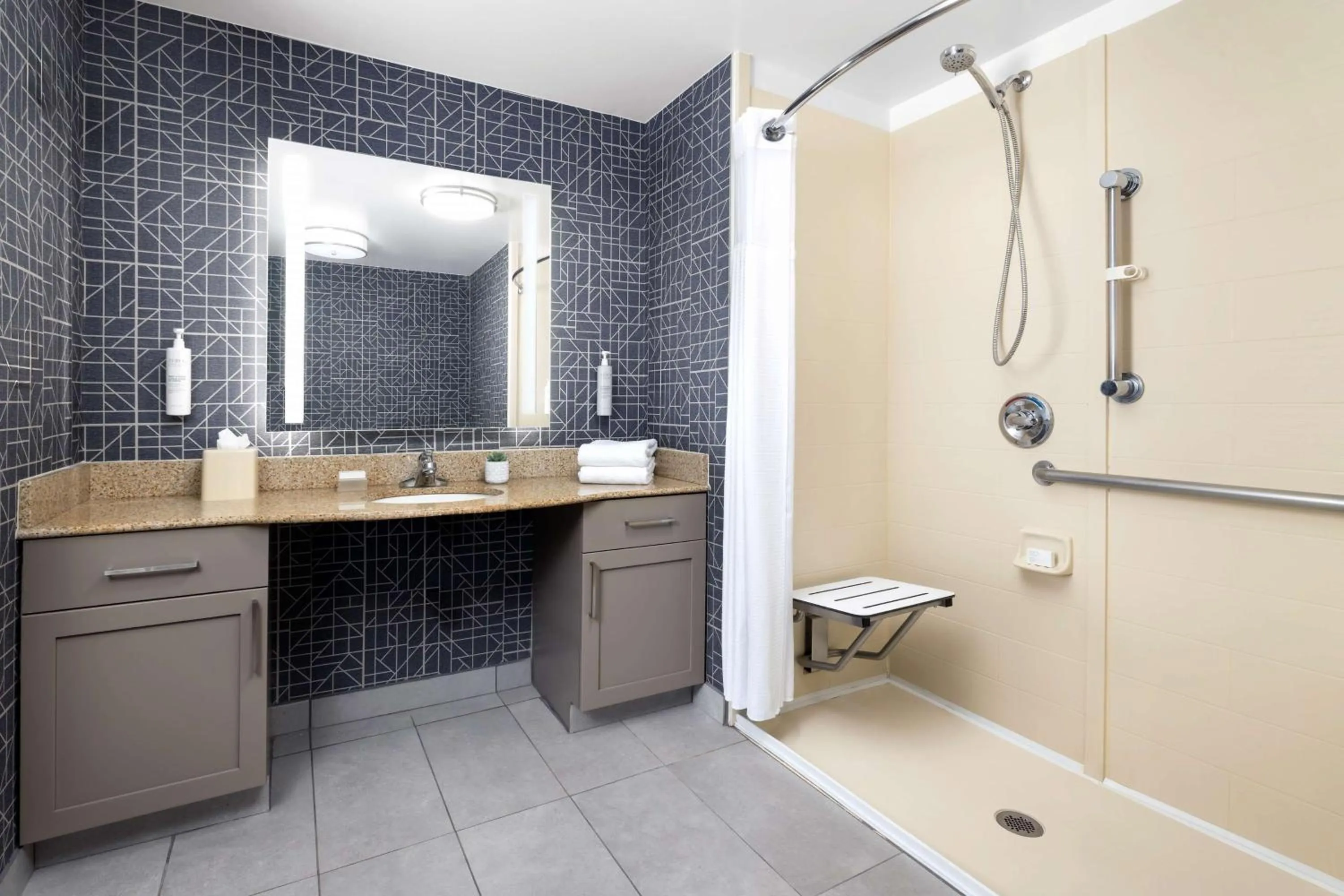 Bathroom in Homewood Suites by Hilton Sacramento/Roseville