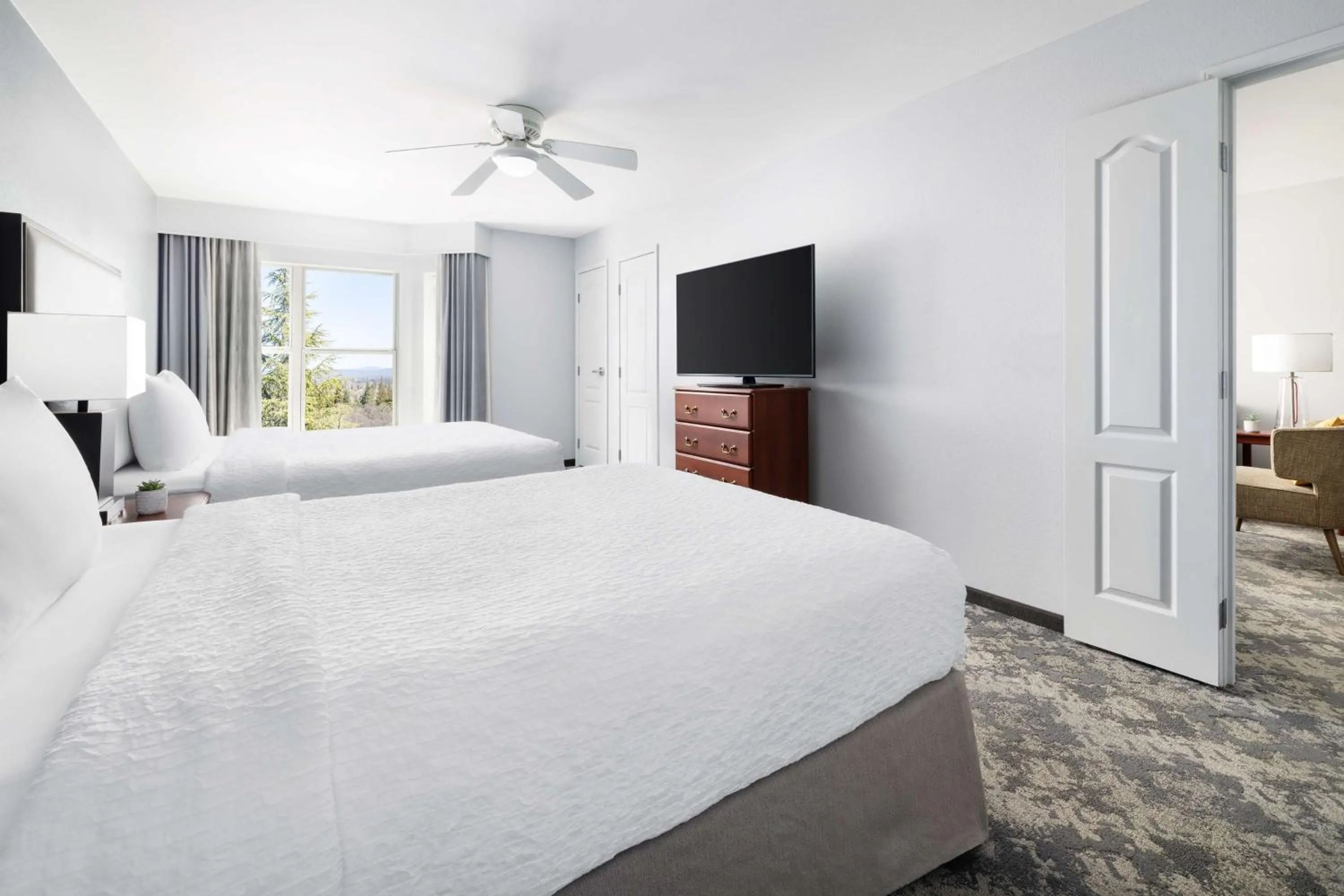 Bed in Homewood Suites by Hilton Sacramento/Roseville