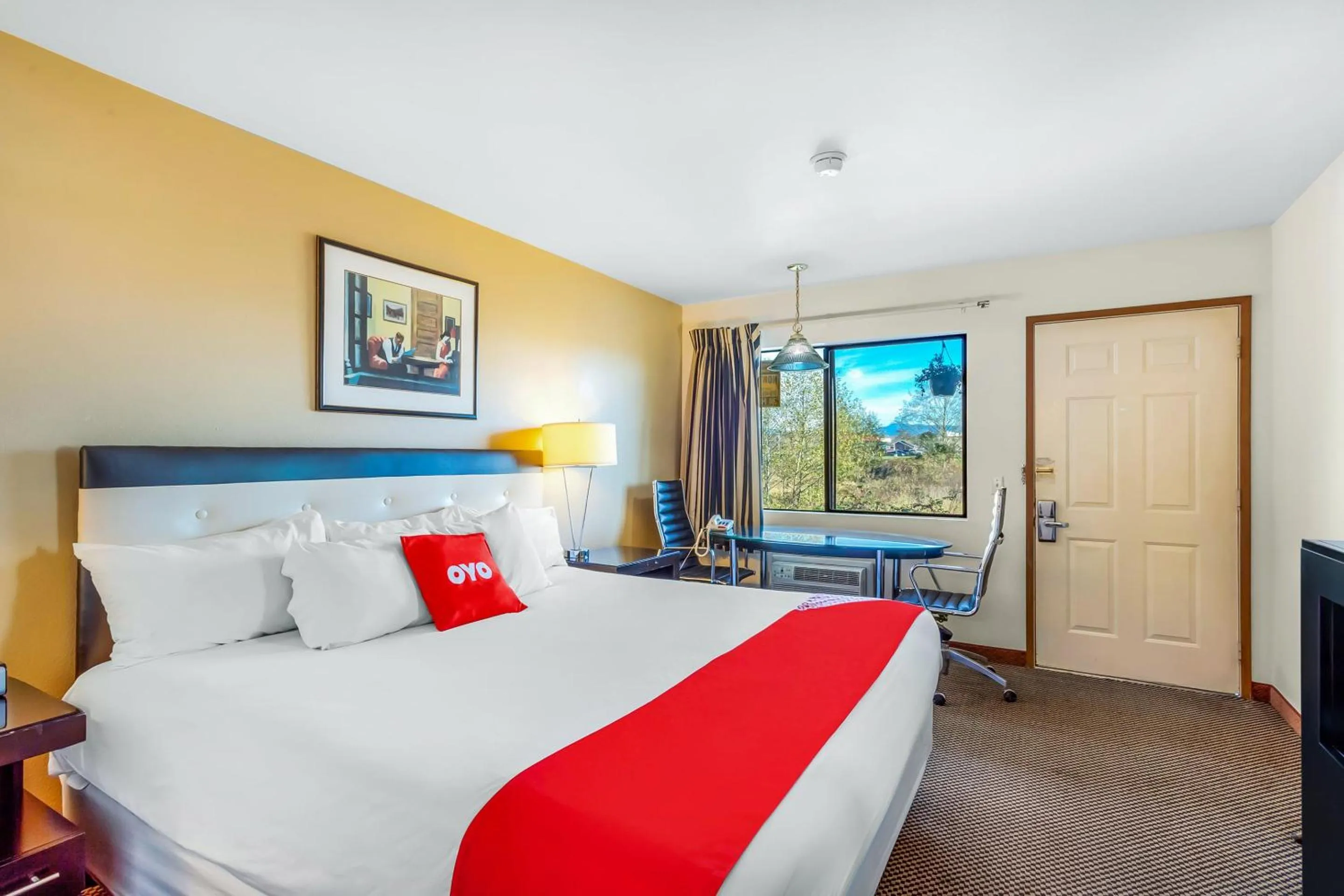 Bedroom, Bed in Arlington Motor Inn
