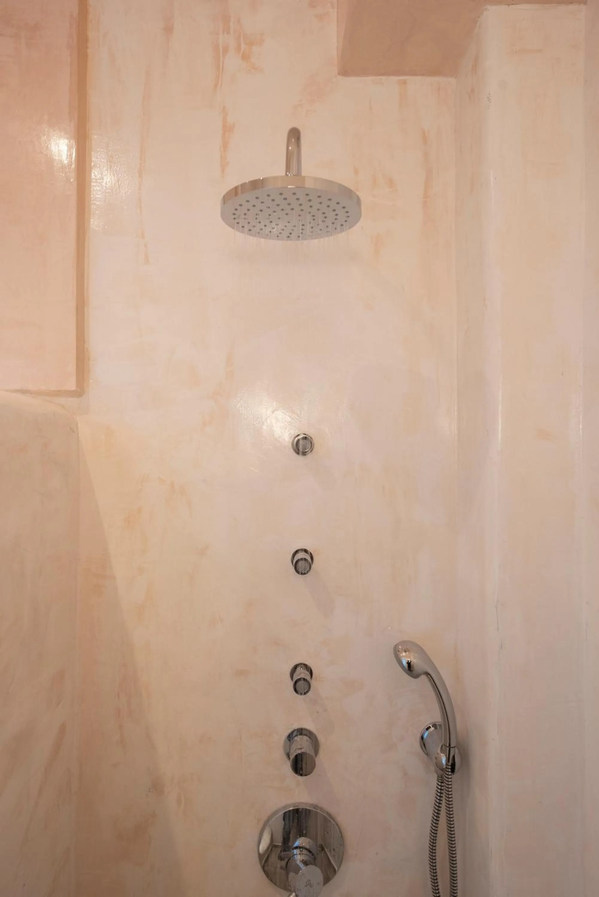 Shower in Villa Galinia