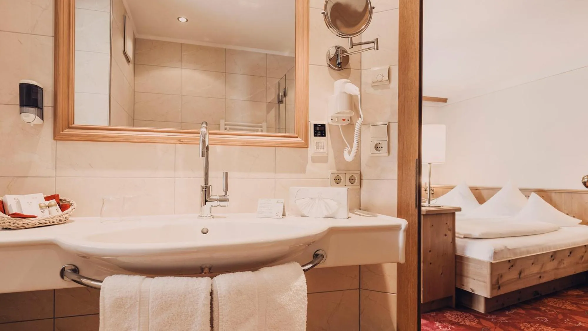 Photo of the whole room, Bed in Hotel Auhof Kappl