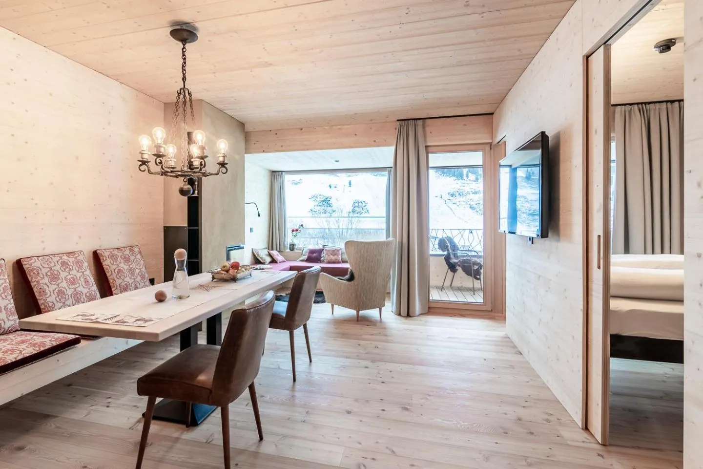 Balcony/Terrace, Bed in Hotel Jagdschloss Resort