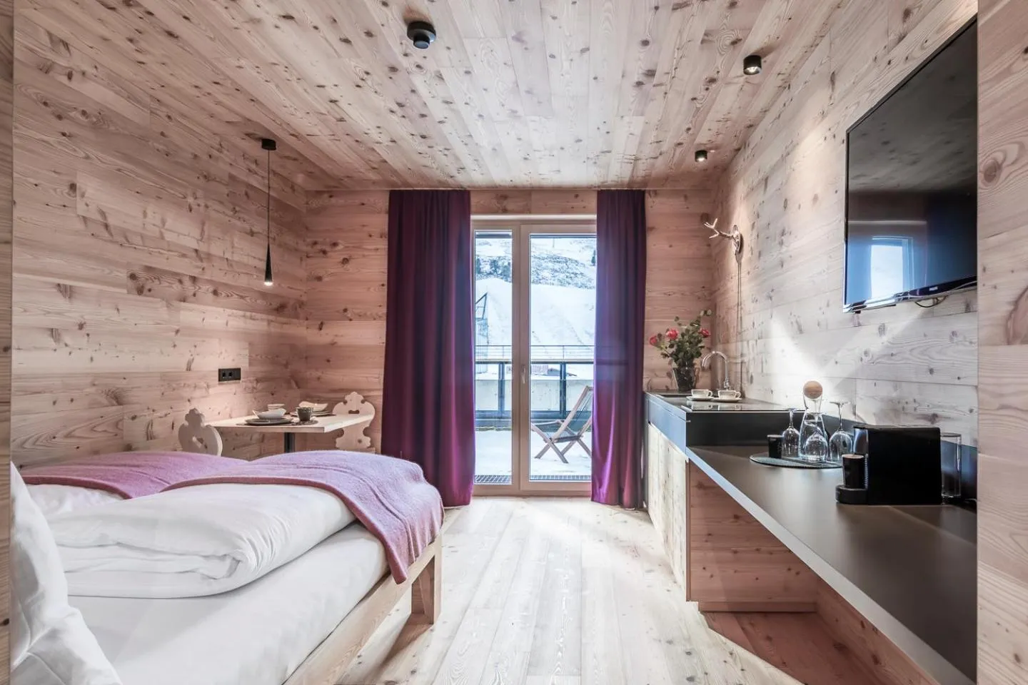 Photo of the whole room, Bed in Hotel Jagdschloss Resort