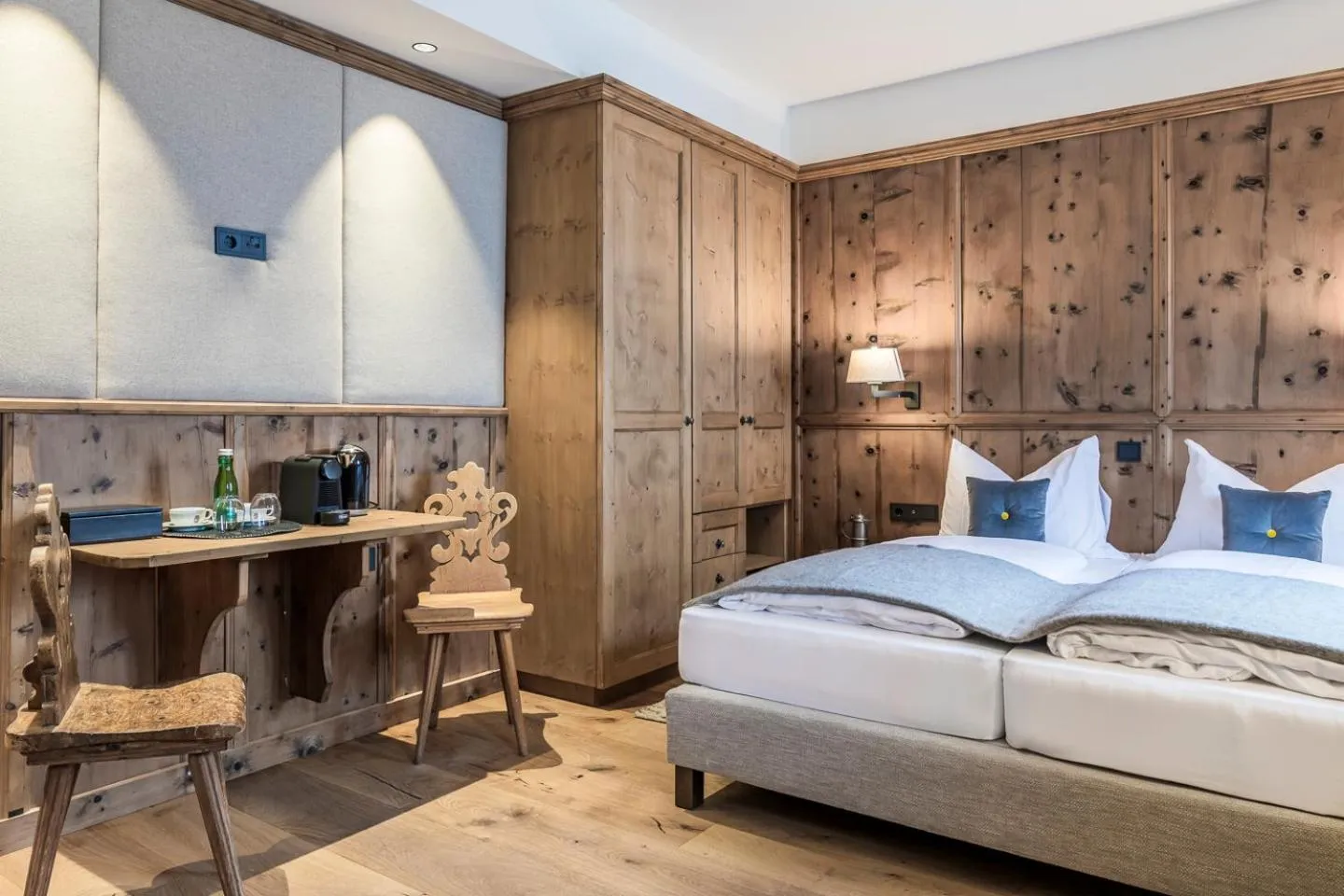 Photo of the whole room, Bed in Hotel Jagdschloss Resort