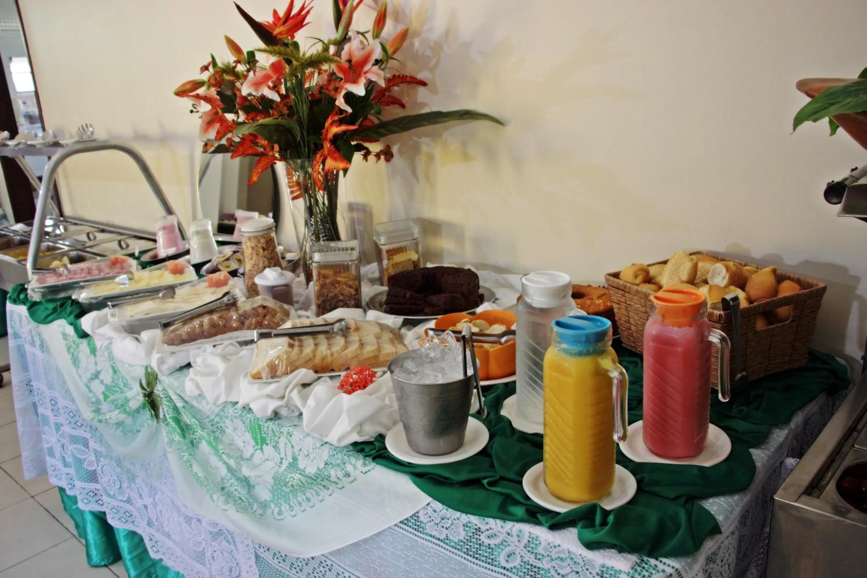 Breakfast in Pousada Vila do Porto