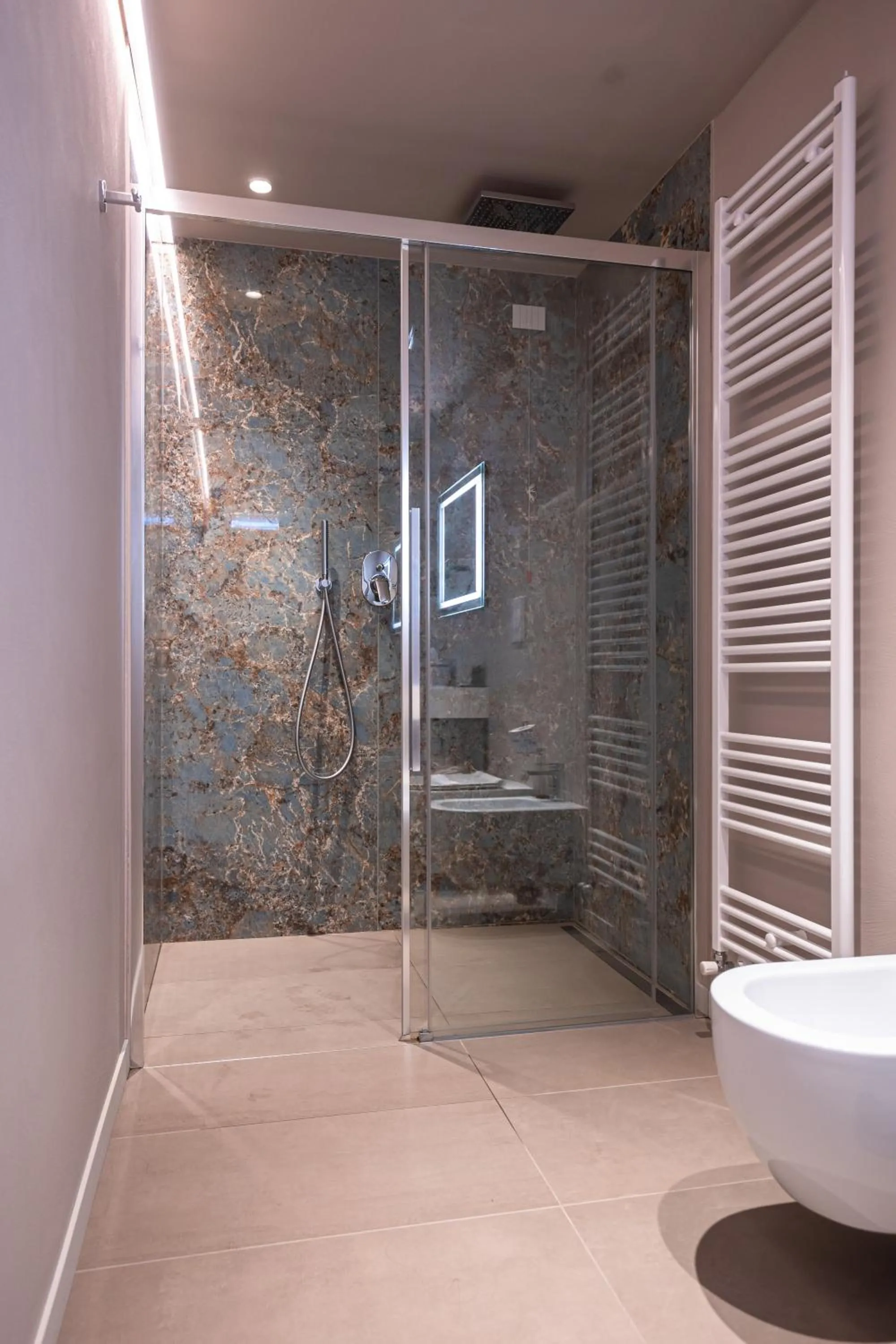 Shower in Hotel Cristal