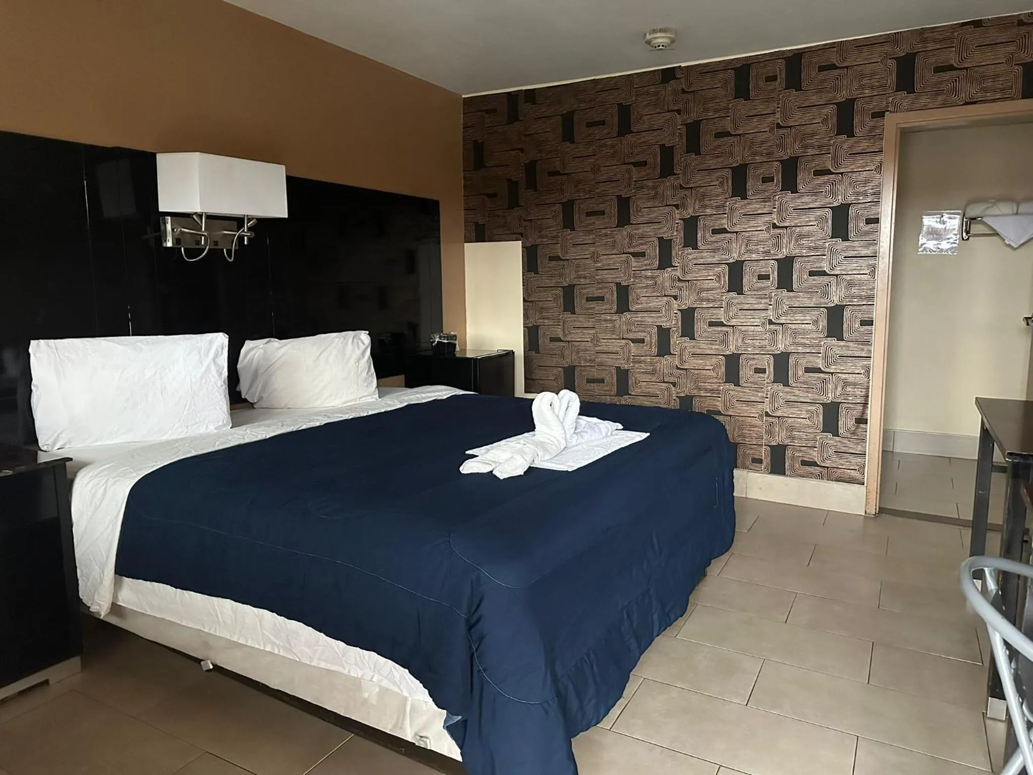 Bed in Circle Motor Lodge