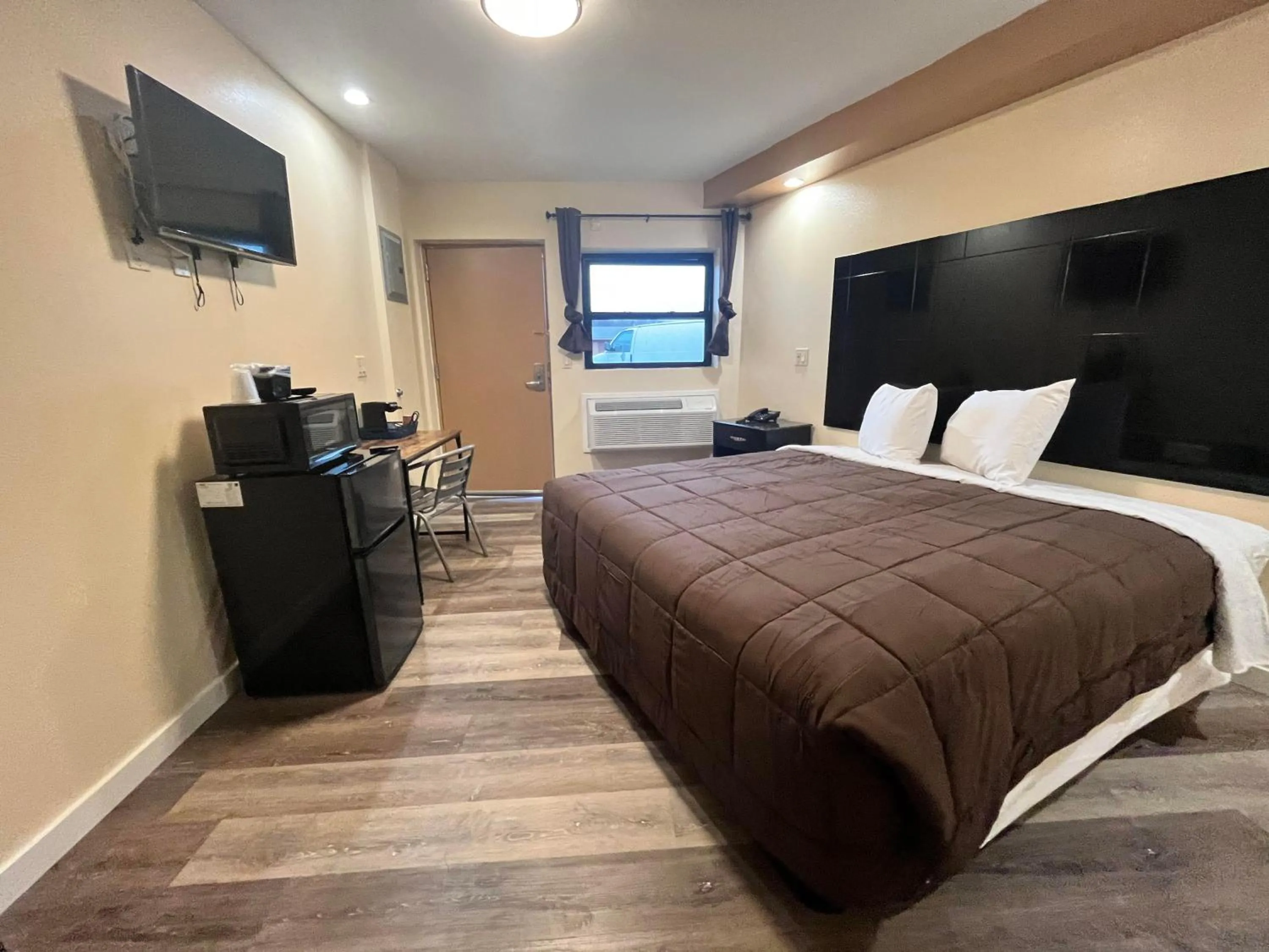 Bed in Circle Motor Lodge