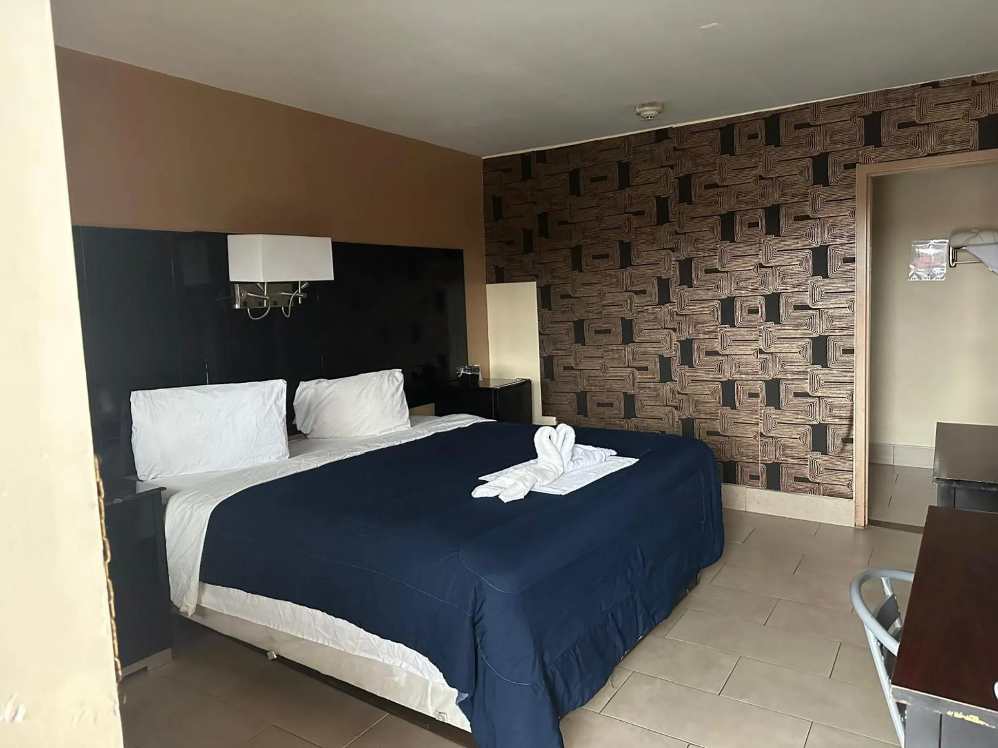 Bed in Circle Motor Lodge